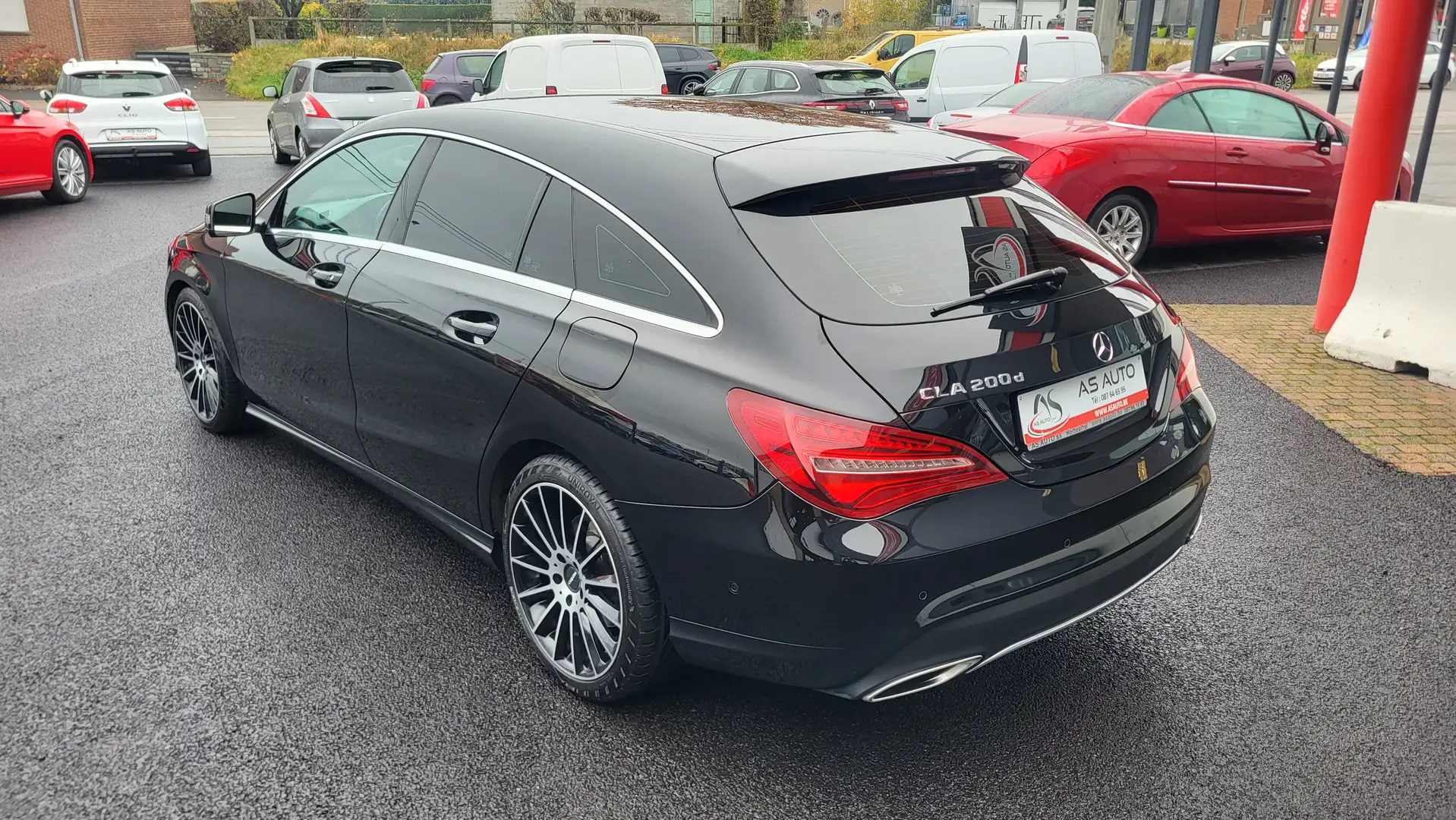 Mercedes-Benz CLA 200 D 136V Automatic Schwarz - 2