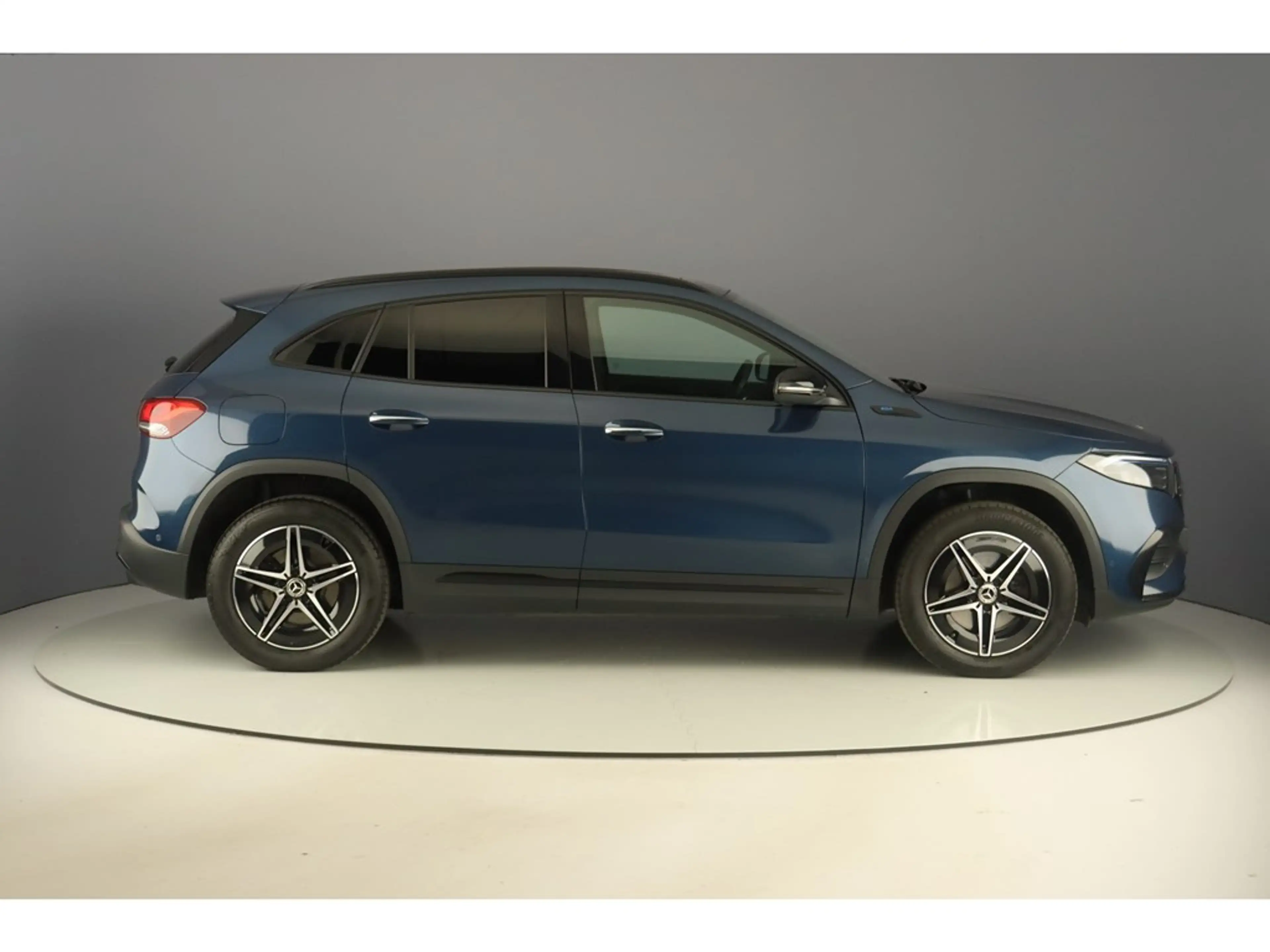 Mercedes-Benz EQA 300 4MATIC 228pk AMG-Line Pack Premium — photo 6