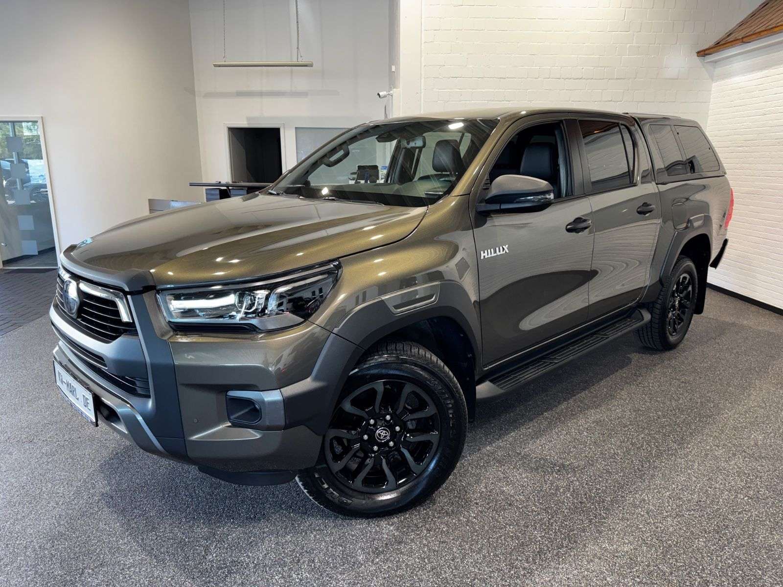 Second hand Toyota Hilux 2.8