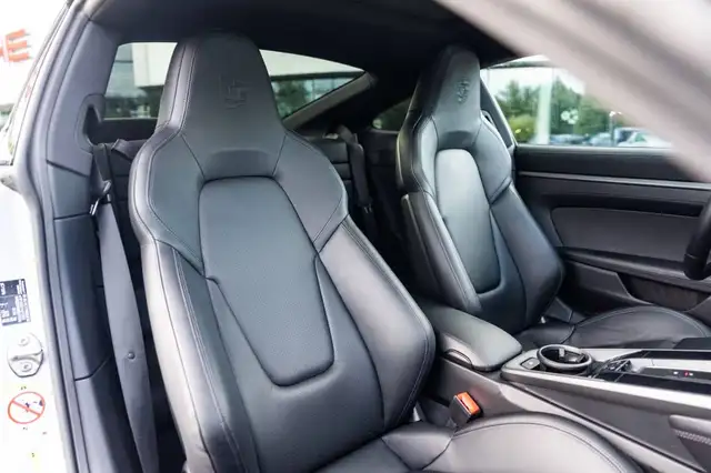 Porsche 911 view 5