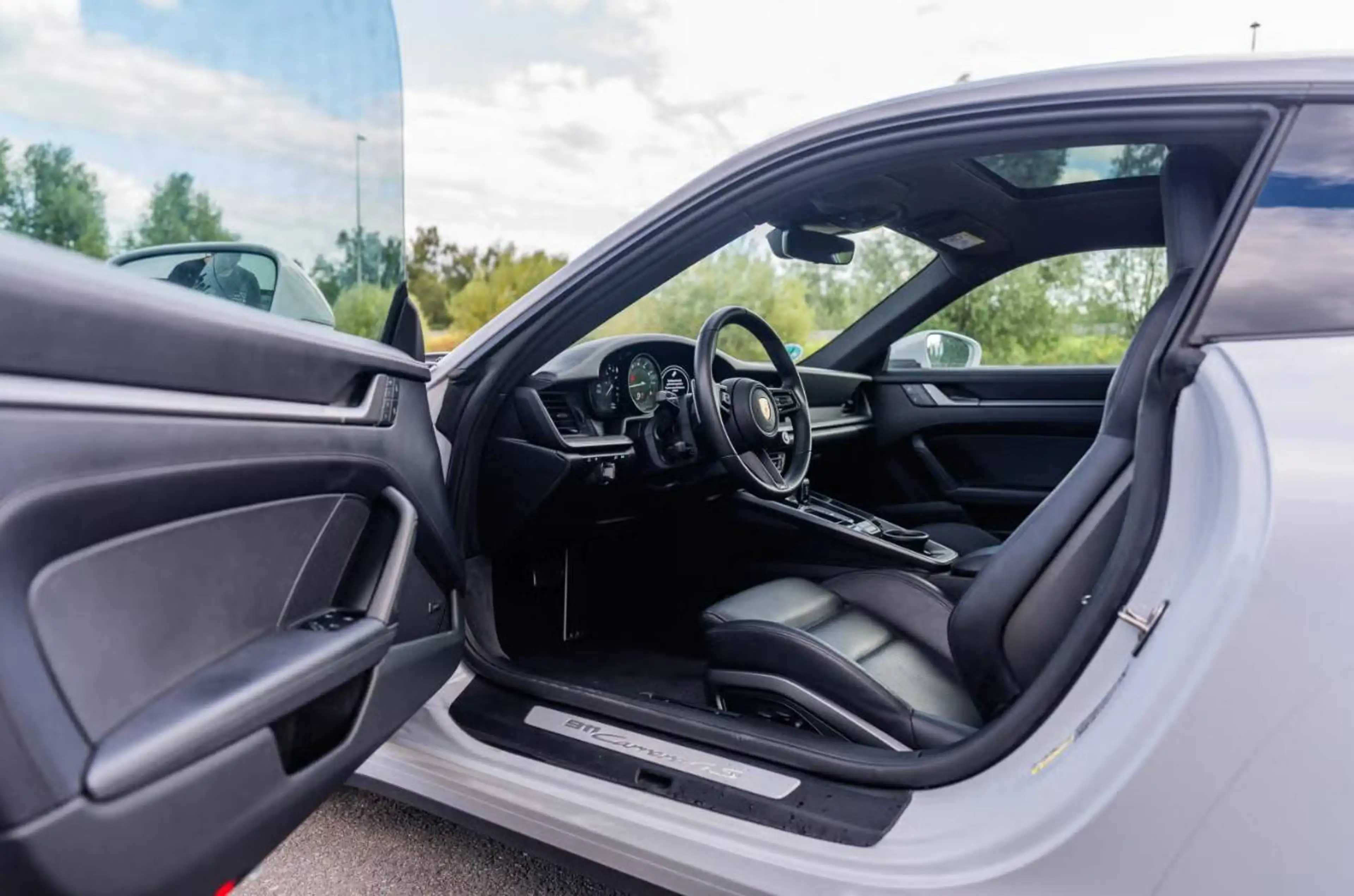 Porsche 911 Carrera 4S — photo 4