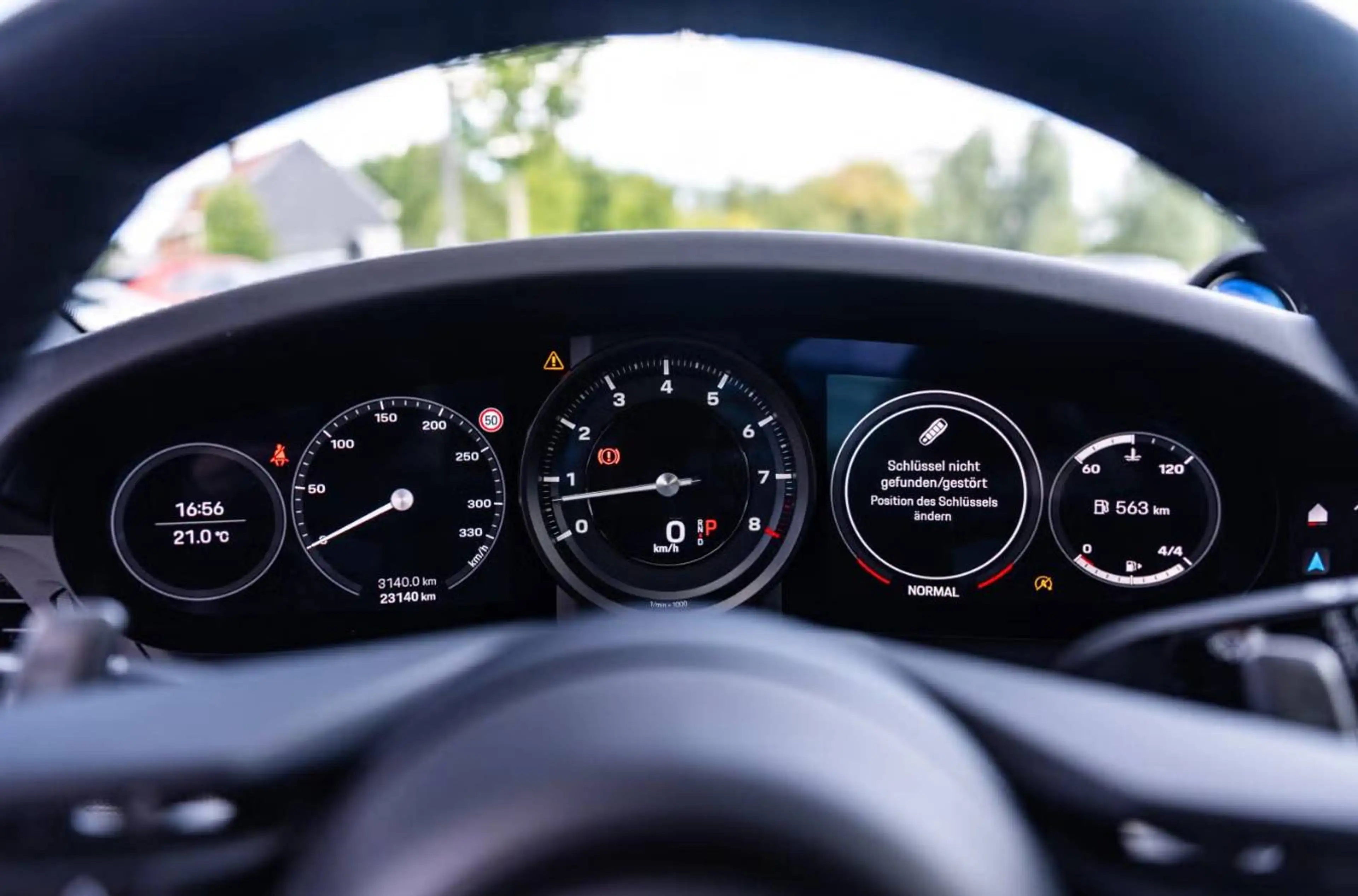 Porsche 911 Carrera 4S — photo 7