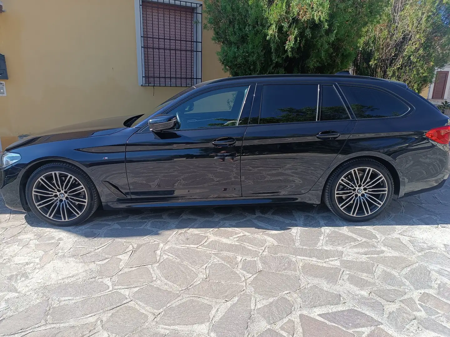 BMW 520 520d Touring Msport auto Nero - 2