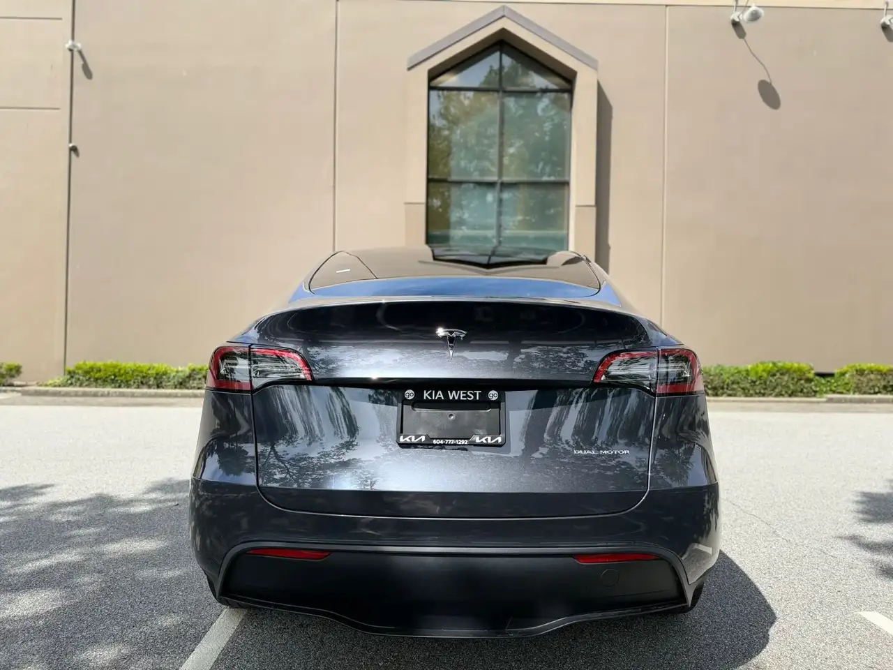 Tesla Model Y fotografie Tesla Model Y