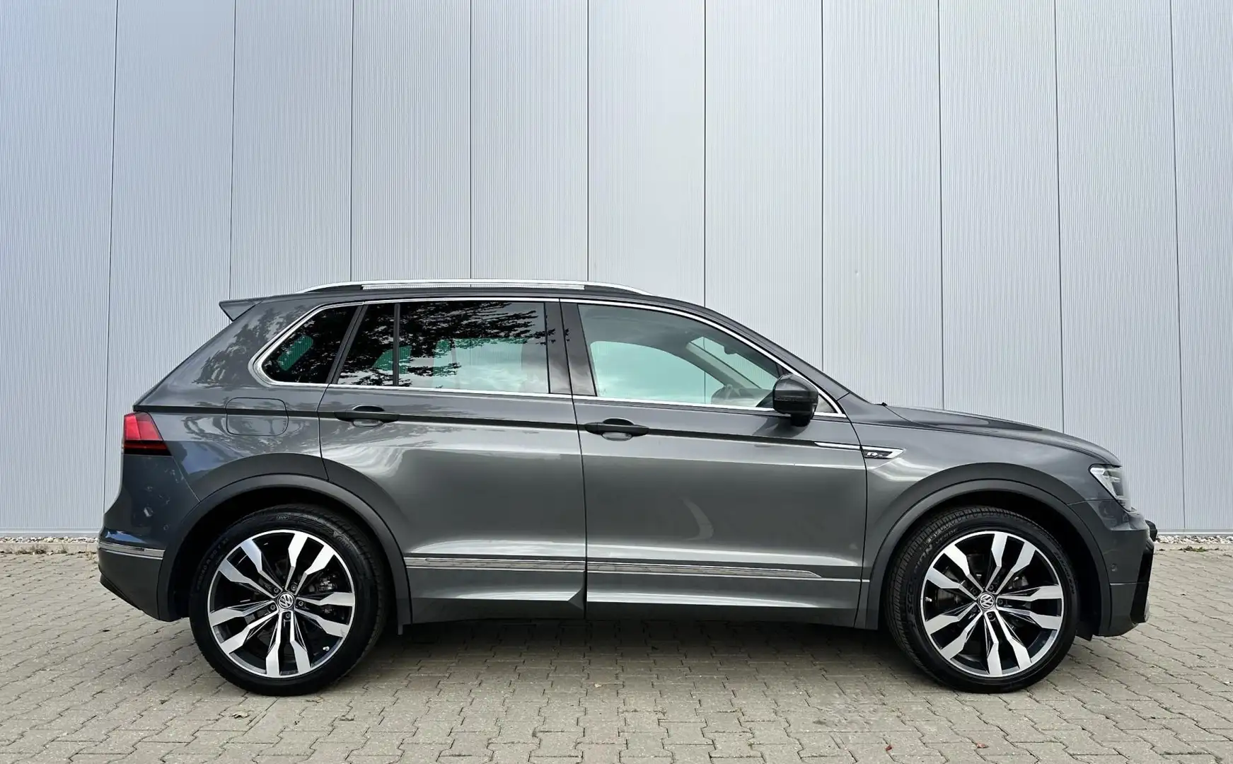 Volkswagen Tiguan 2.0 TSI 180pk 4Motion R-Line| PANO | LED | Suzuka Grijs - 2