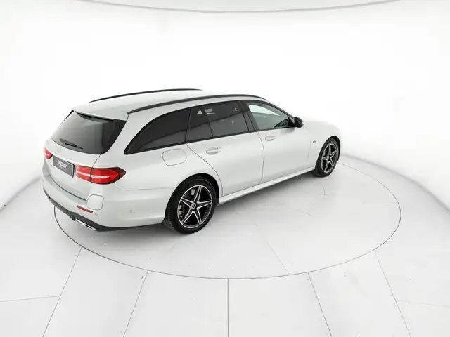 Mercedes-Benz E-Class view 4