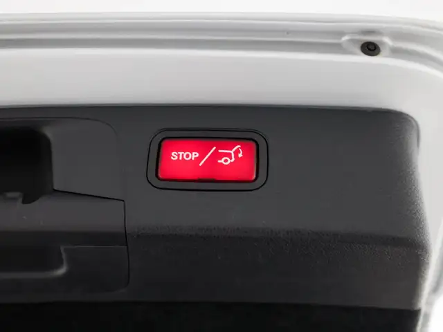 Mercedes-Benz E-Class view 20