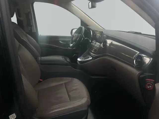 Mercedes-Benz 250 view 9