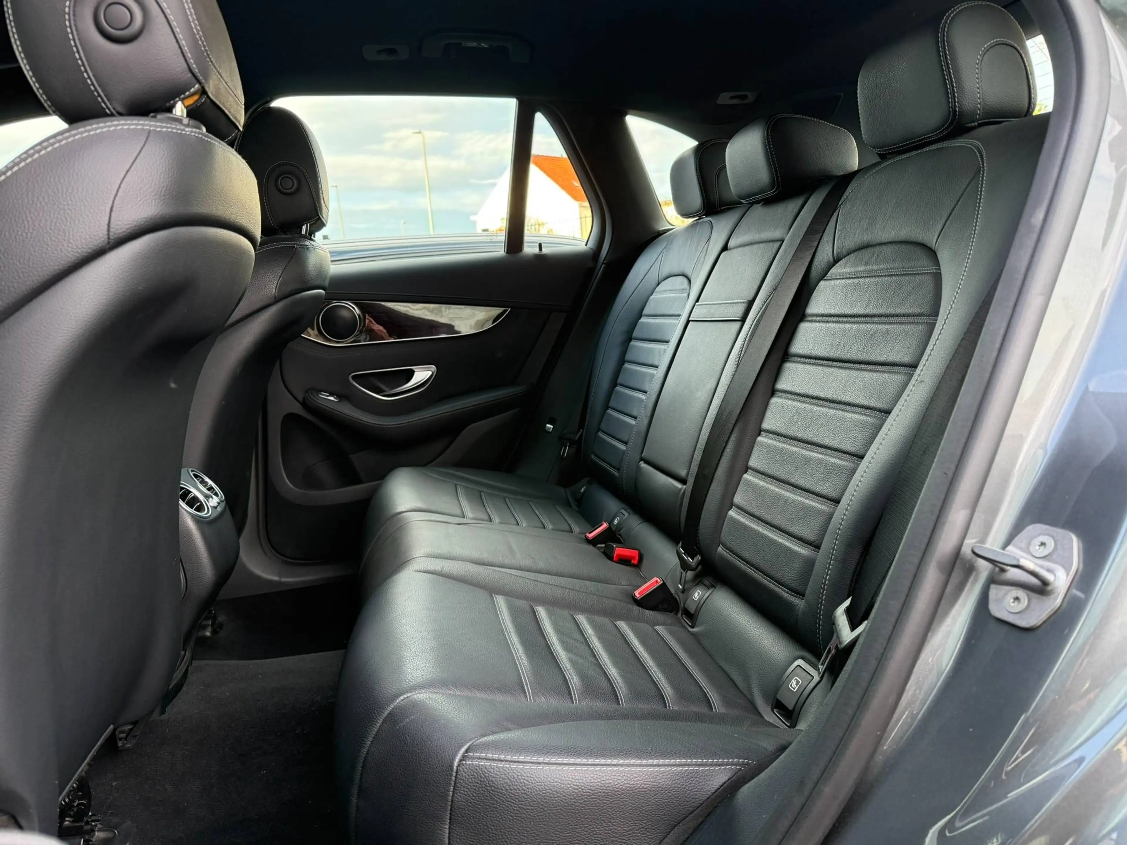 Mercedes-Benz GLC 250 4MATIC / TREKHAAK / ZETELVERWARMING / LEDER / NAVI — photo 12