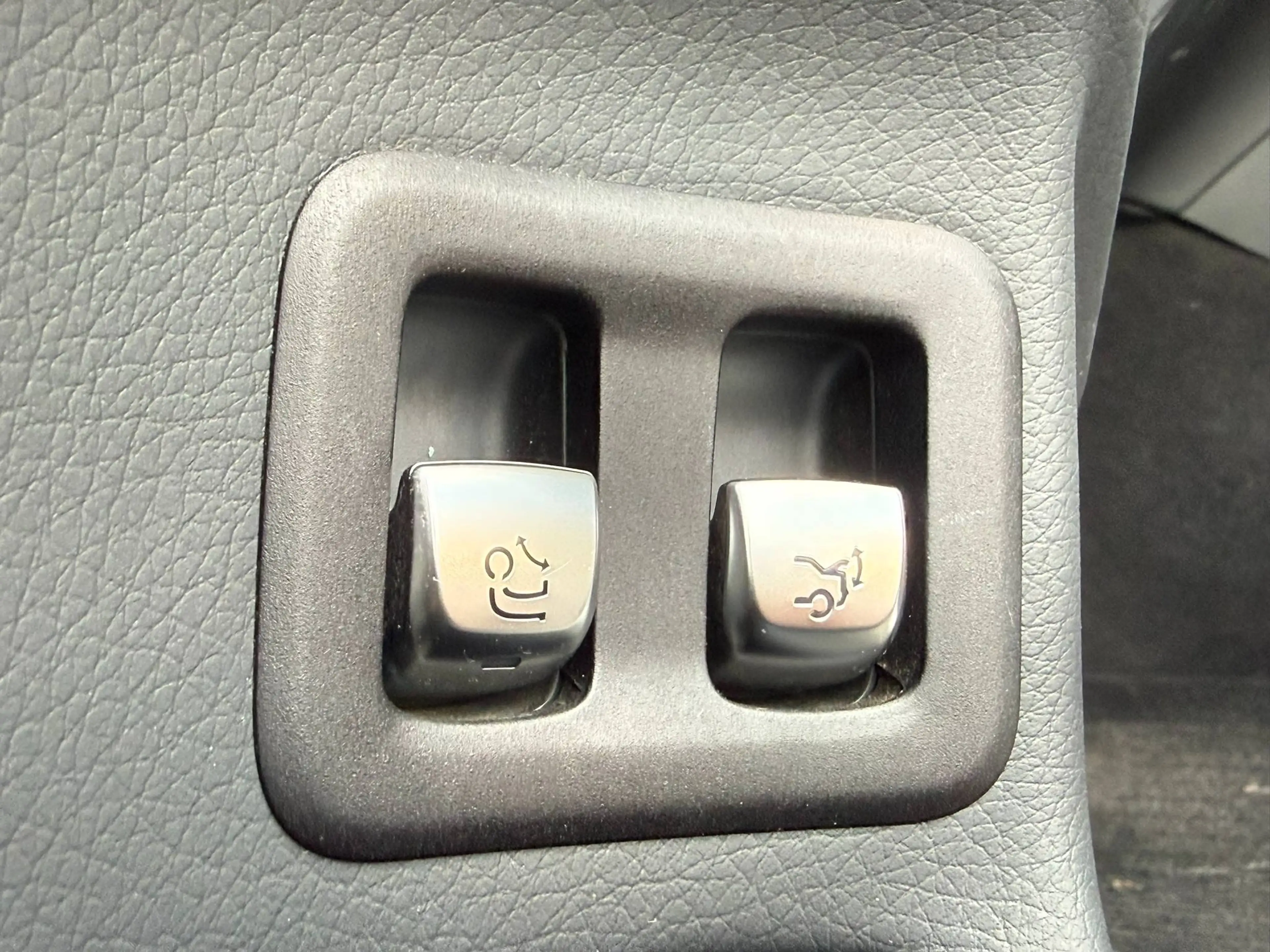 Mercedes-Benz GLC 250 4MATIC / TREKHAAK / ZETELVERWARMING / LEDER / NAVI — photo 10