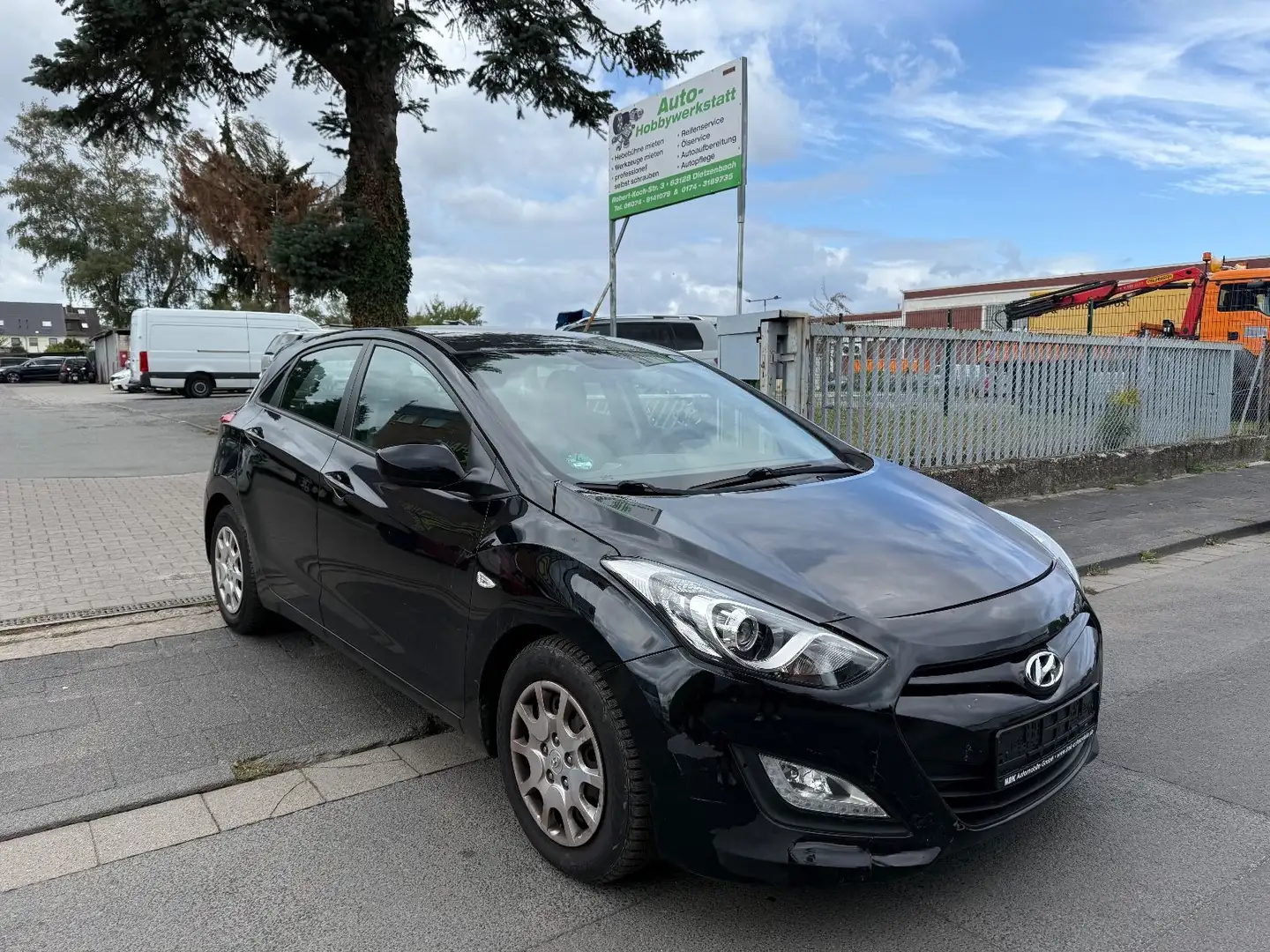 Hyundai i30 1.6 GDI Style Automatik Schwarz - 1