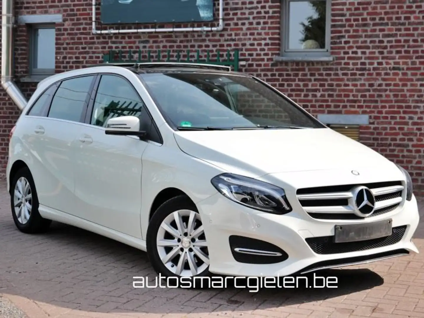 Mercedes-Benz B 180 d 7G-DCT Style, LED, Camera, Panoramadak Fehér - 2