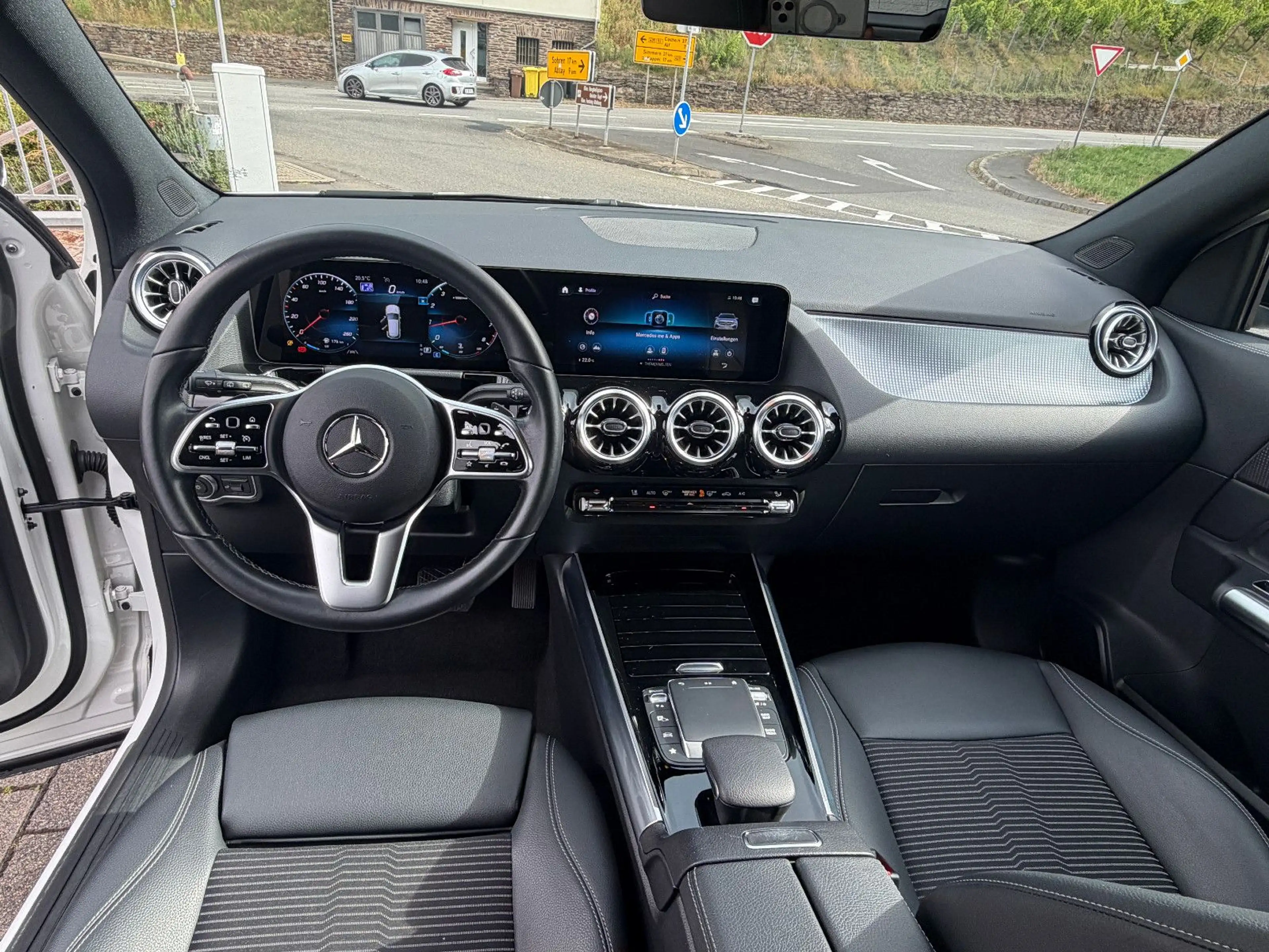 Mercedes-Benz GLA 180 Progressive aus Rentnerhand — photo 13