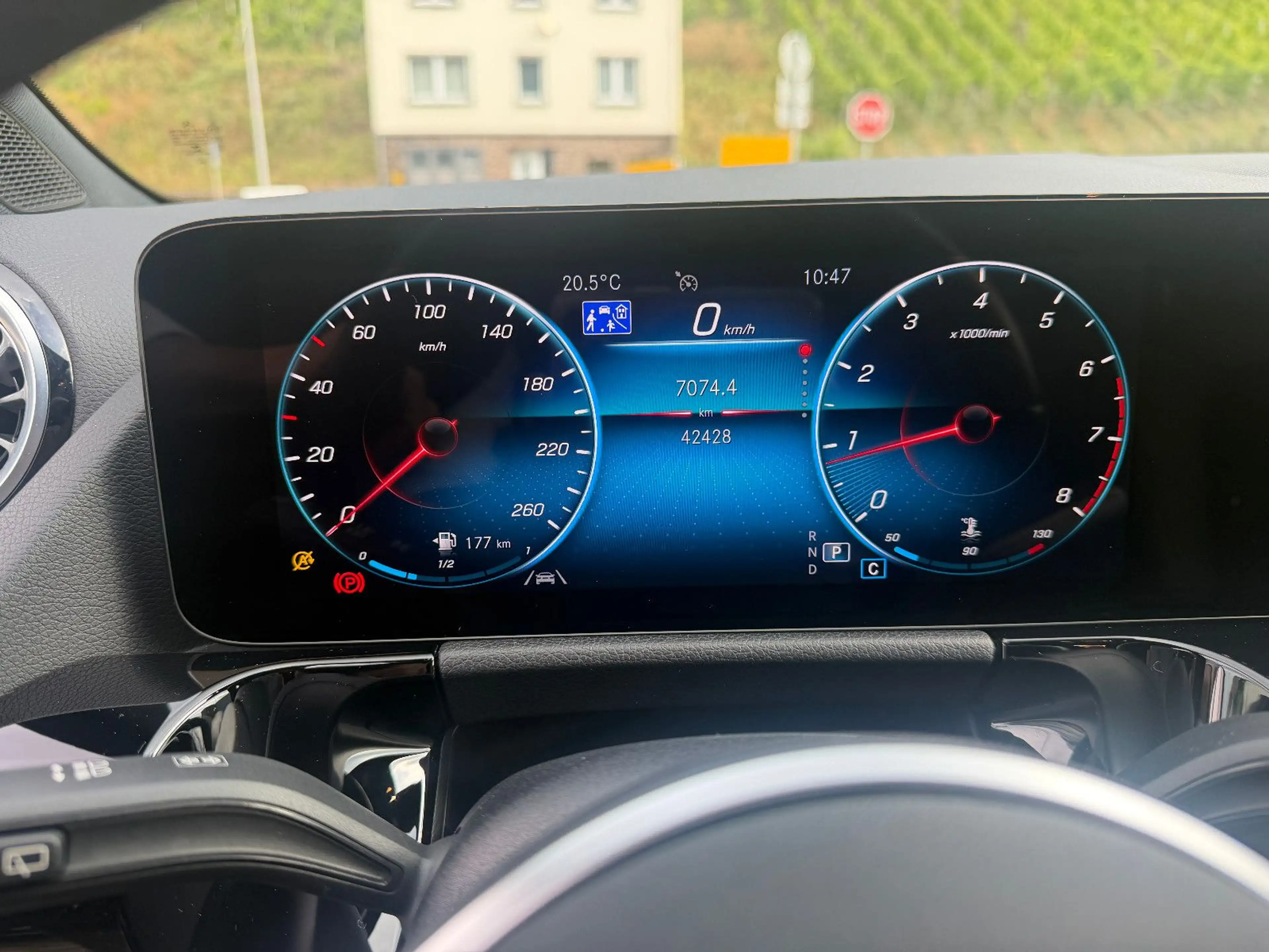 Mercedes-Benz GLA 180 Progressive aus Rentnerhand — photo 14