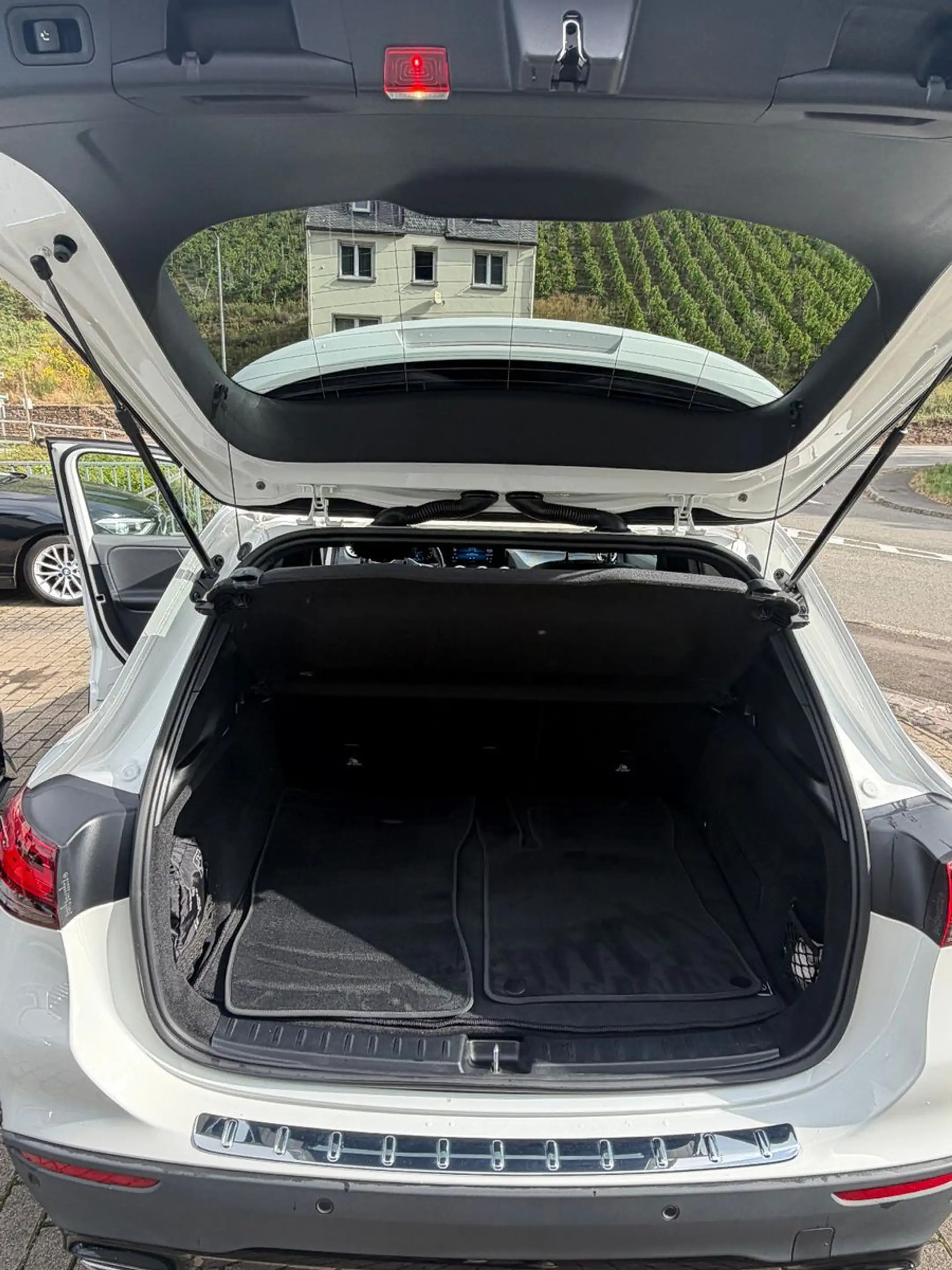 Mercedes-Benz GLA 180 Progressive aus Rentnerhand — photo 15