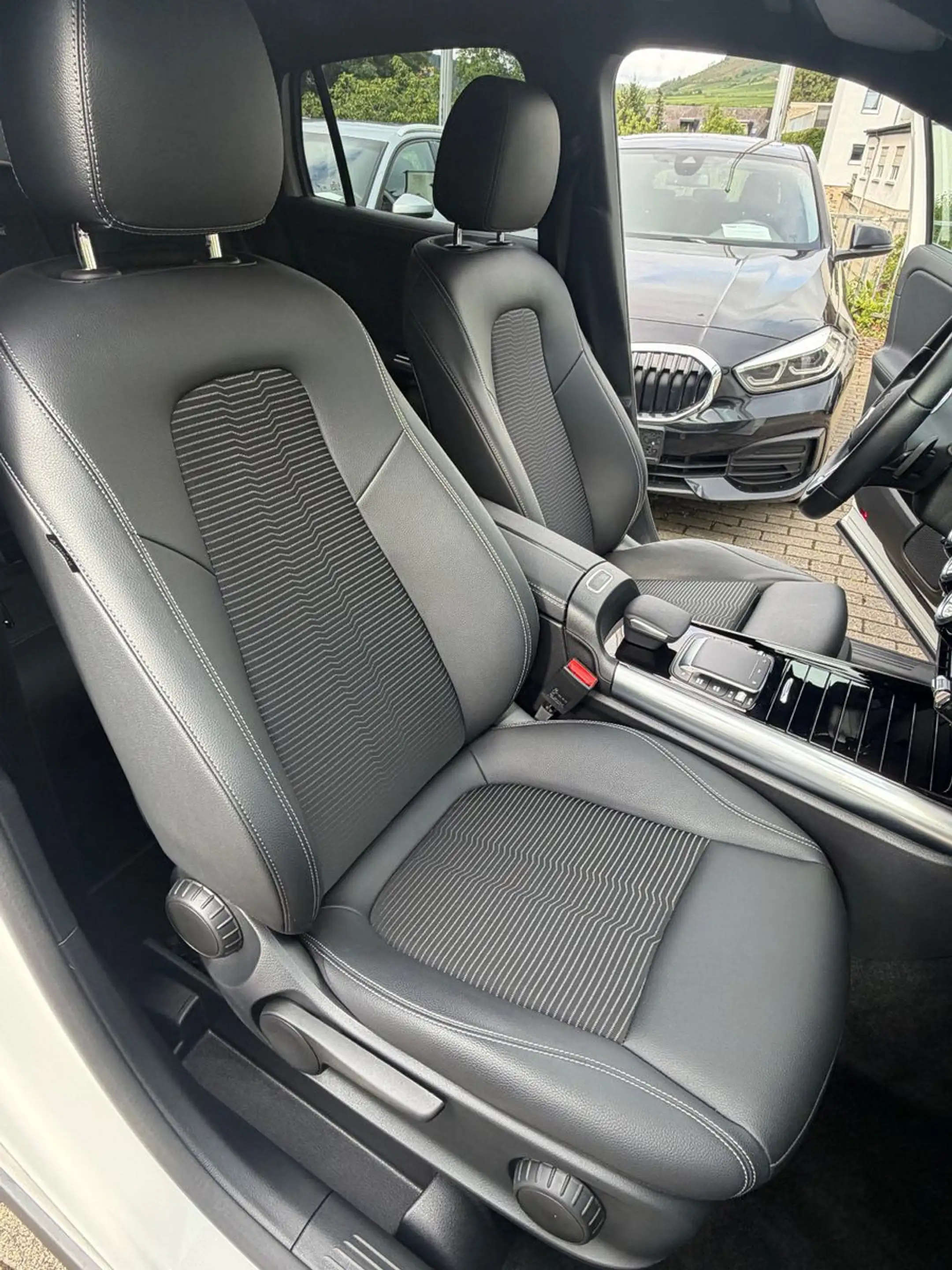 Mercedes-Benz GLA 180 Progressive aus Rentnerhand — photo 11
