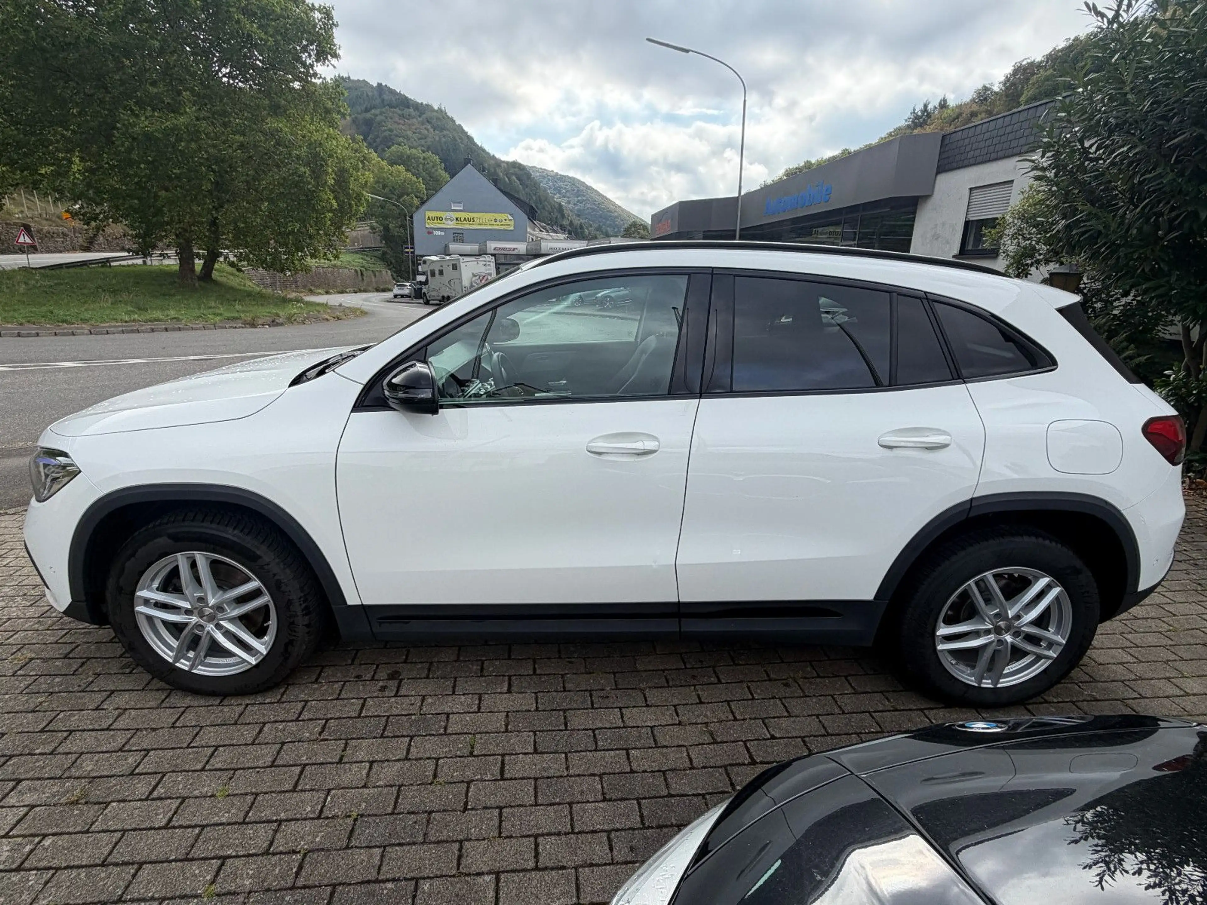 Mercedes-Benz GLA 180 Progressive aus Rentnerhand — photo 8
