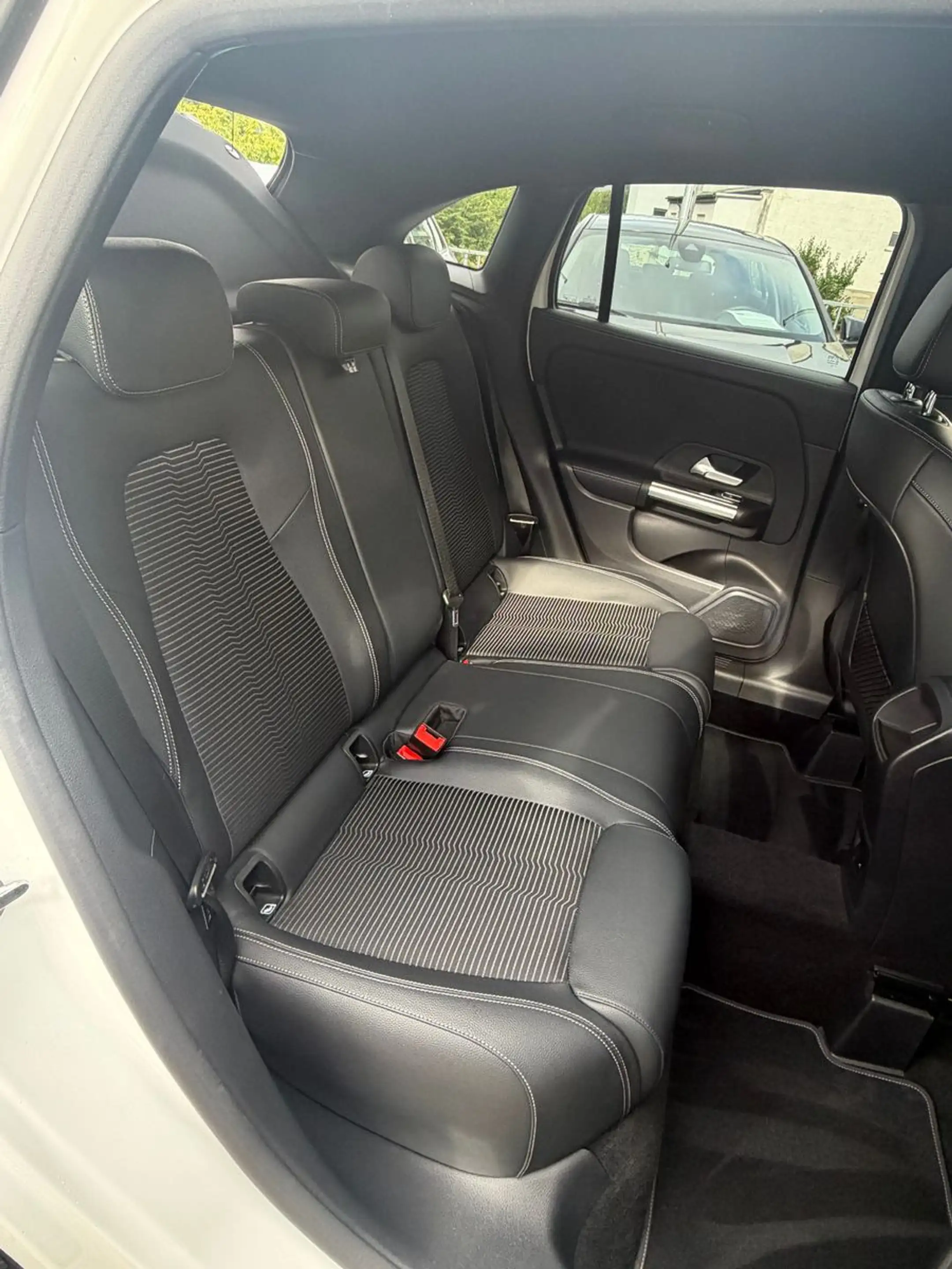 Mercedes-Benz GLA 180 Progressive aus Rentnerhand — photo 12
