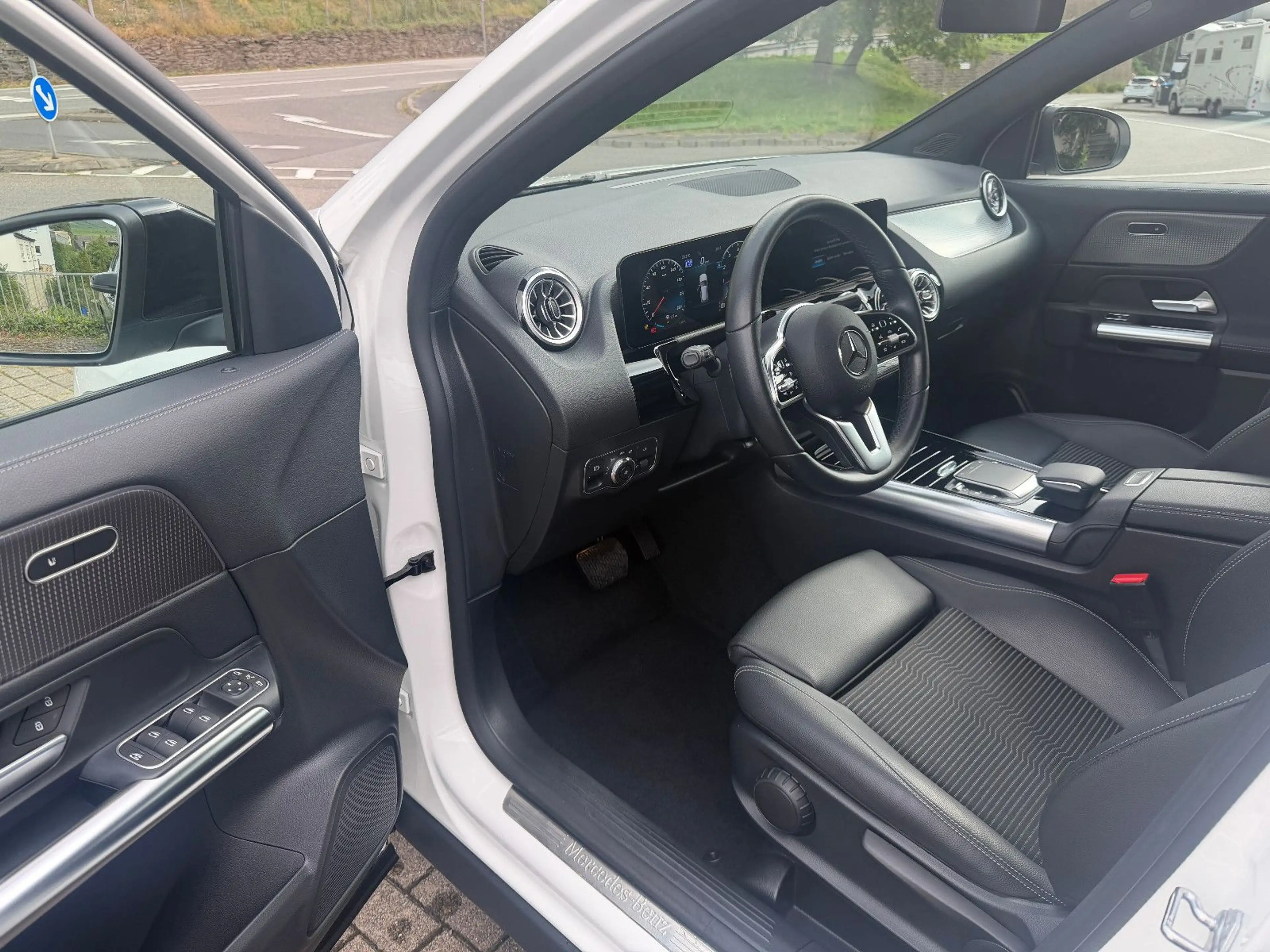 Mercedes-Benz GLA 180 Progressive aus Rentnerhand — photo 9