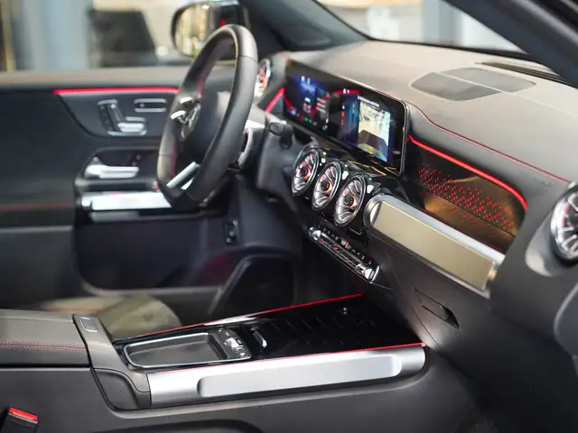Mercedes-Benz EQB view 11