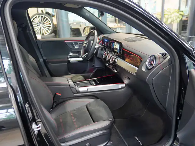 Mercedes-Benz EQB view 10