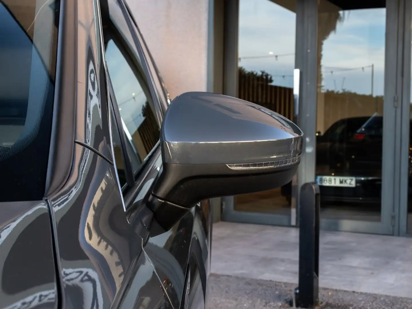 Volkswagen Tiguan 2.0TDI R-Line DSG 110kW Grau - 2