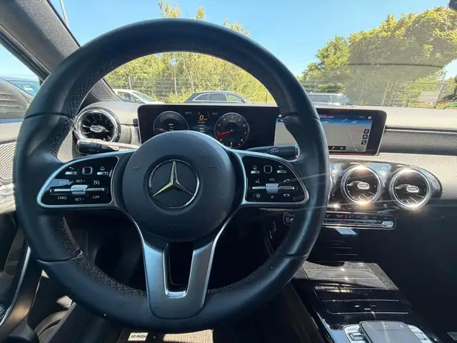 Mercedes-Benz 250 view 13