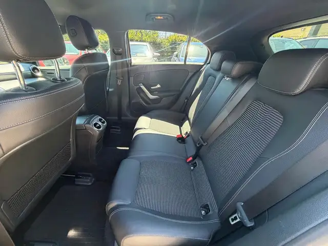 Mercedes-Benz 250 view 11