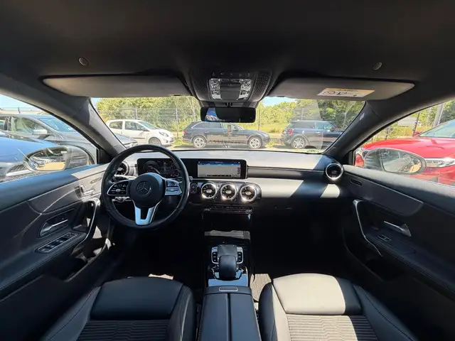 Mercedes-Benz 250 view 7
