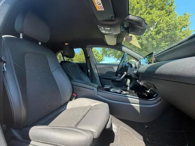 Mercedes-Benz 250 view 10