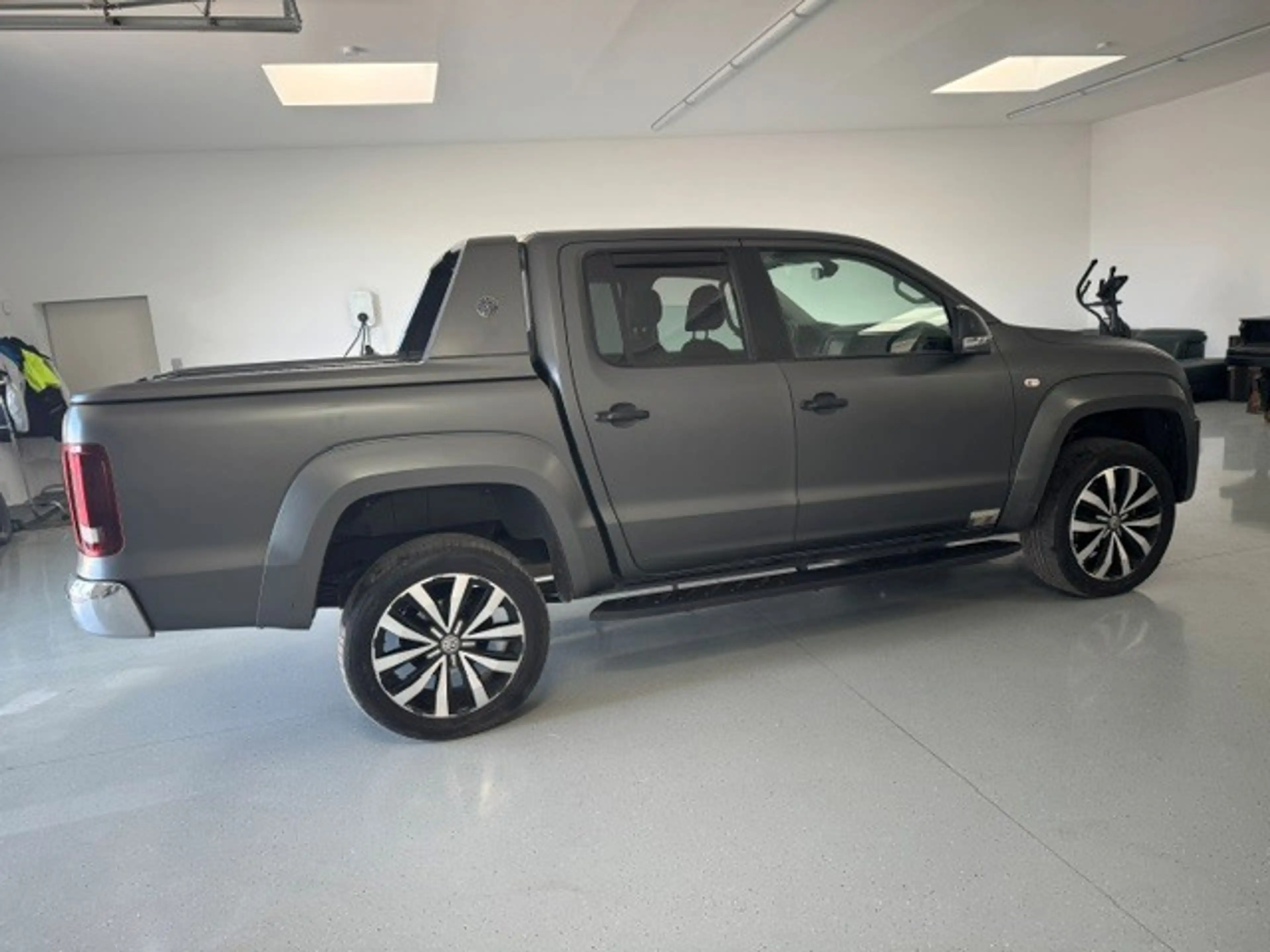Volkswagen Amarok Aventura 4Motion DoubleCab — photo 8