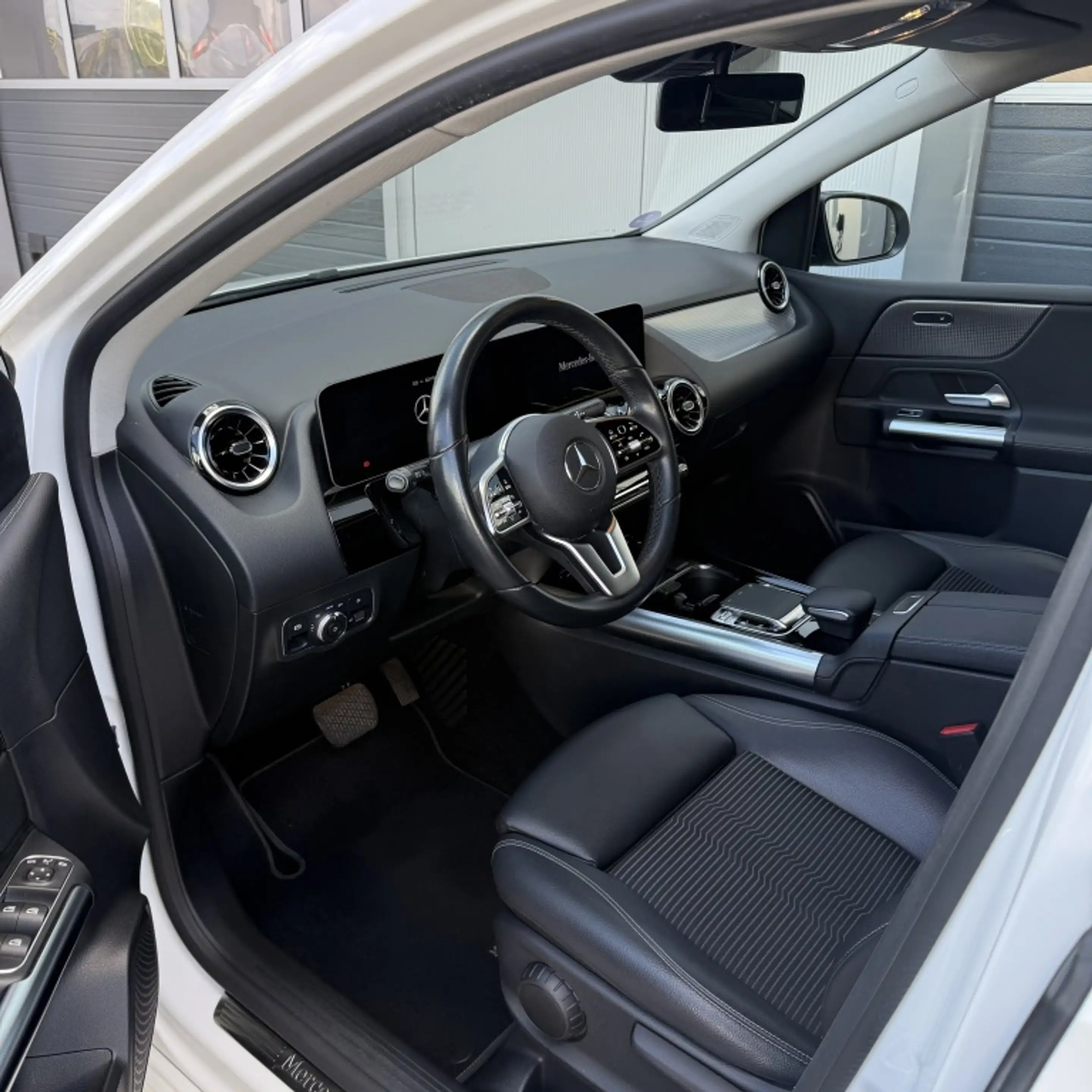 Mercedes-Benz B 220 *LED, Navi, Camera* 4M. Premium Plus — photo 4