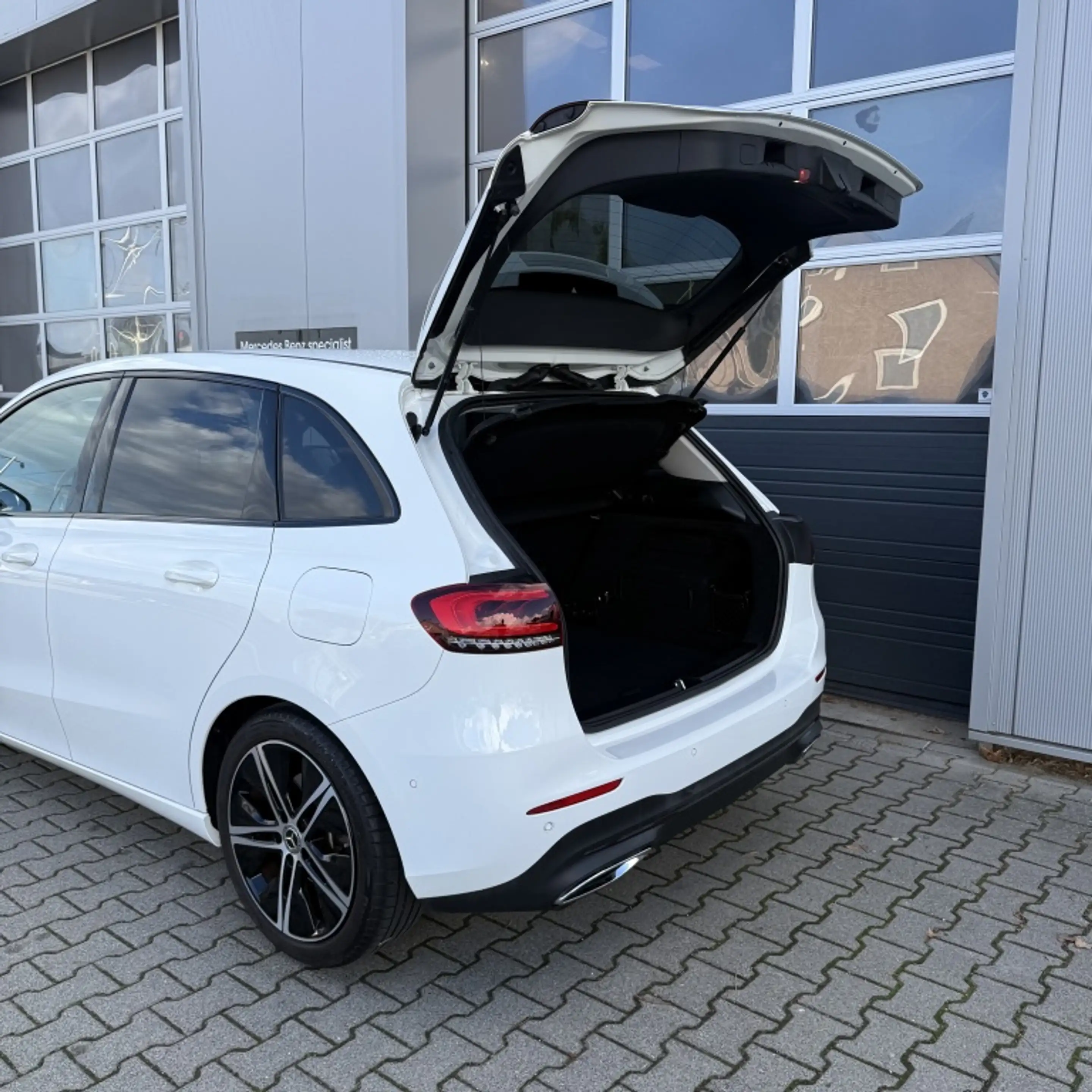 Mercedes-Benz B 220 *LED, Navi, Camera* 4M. Premium Plus — photo 25