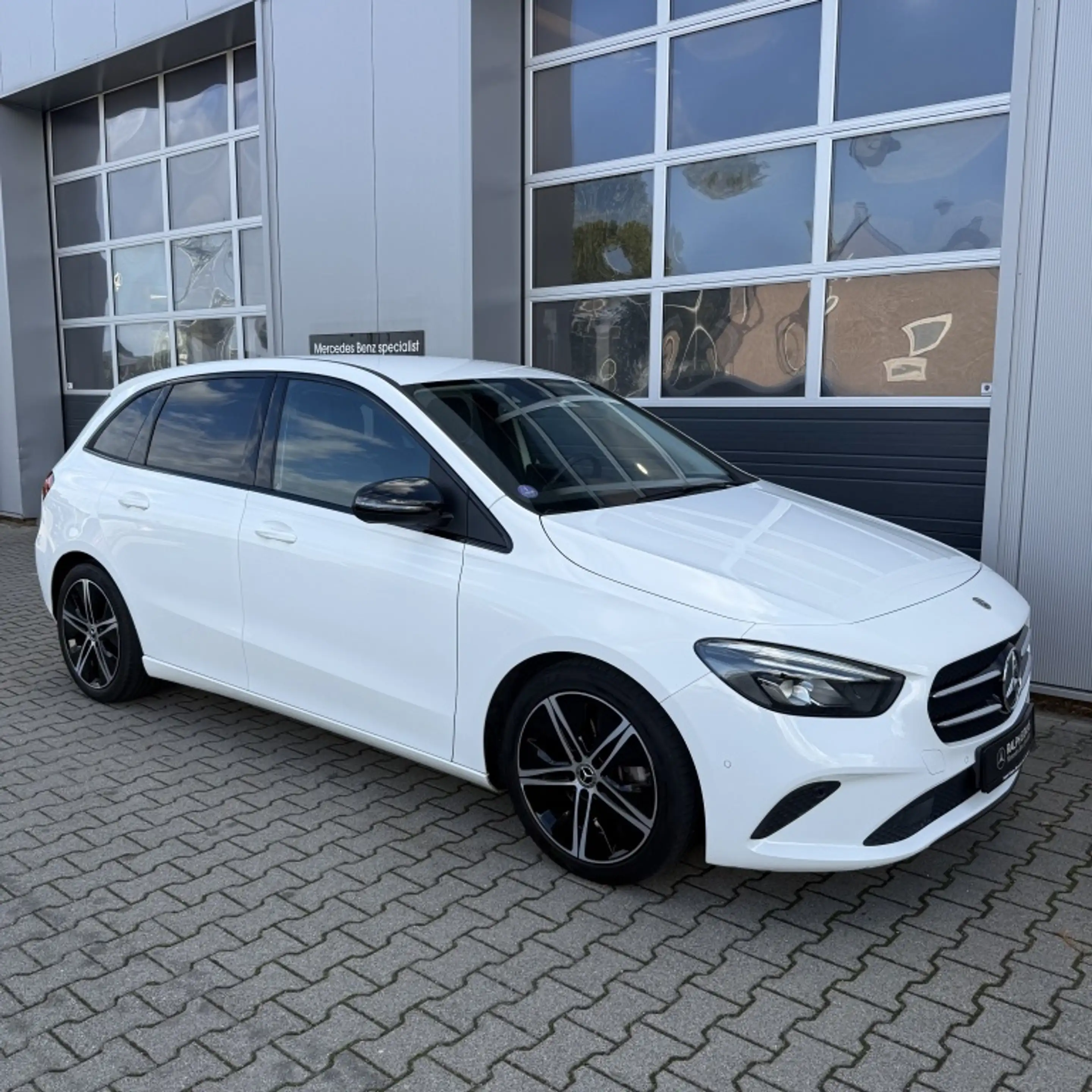 Mercedes-Benz B 220 *LED, Navi, Camera* 4M. Premium Plus — photo 18