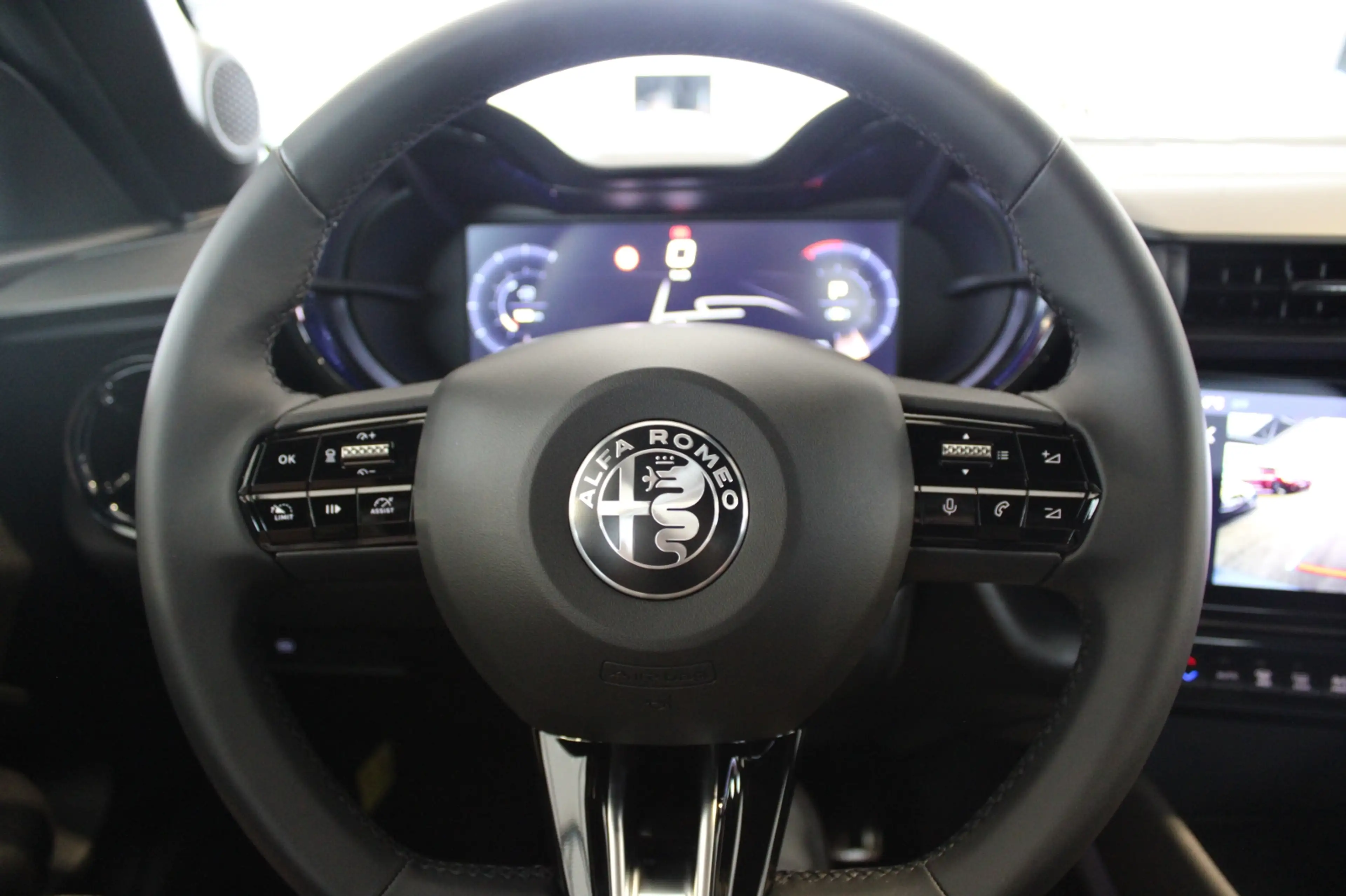 Alfa Romeo Junior Junior Q4 Ibrida 145 TI — photo 13
