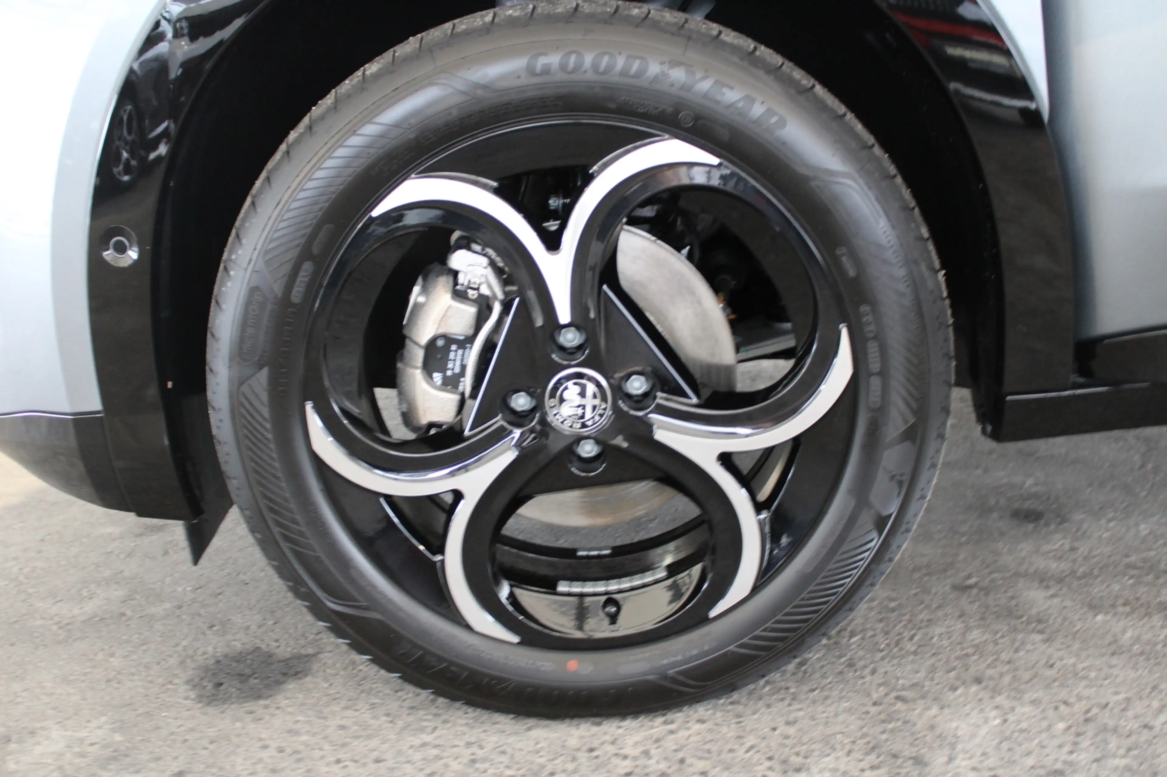 Alfa Romeo Junior Junior Q4 Ibrida 145 TI — photo 3