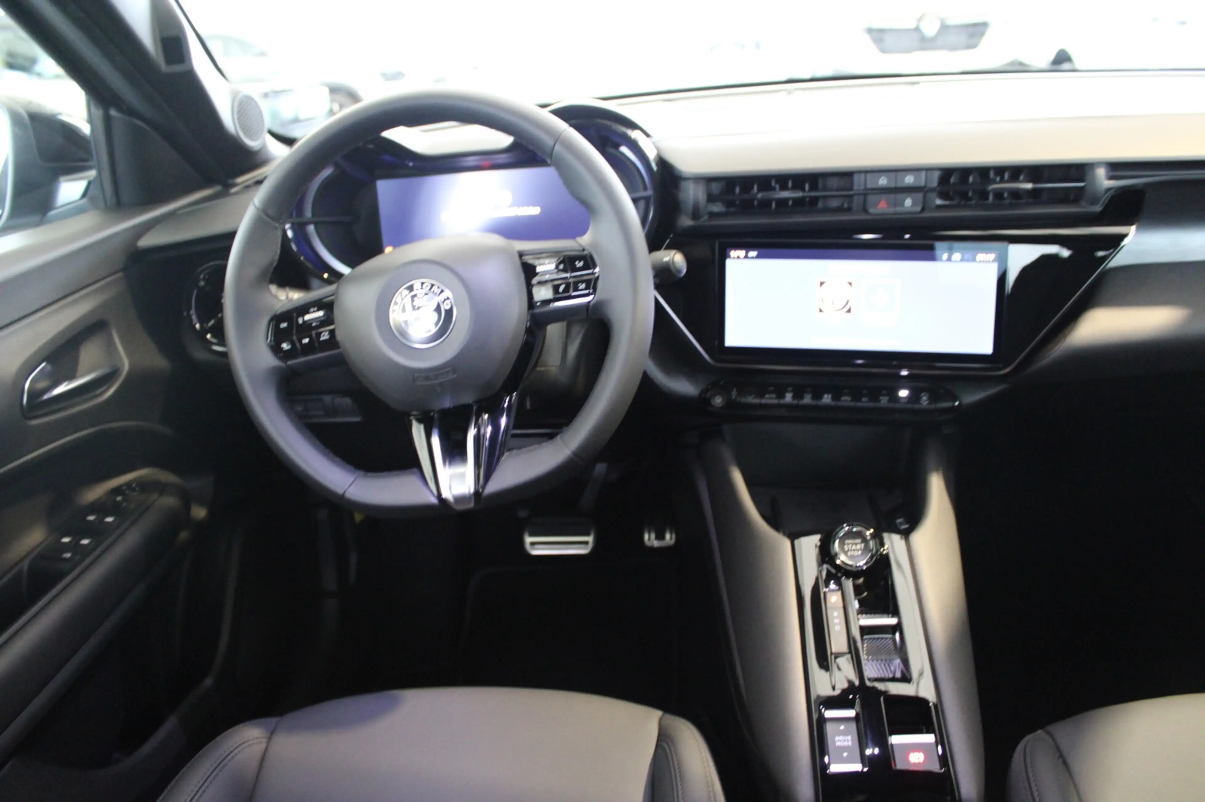 Alfa Romeo Junior Junior Q4 Ibrida 145 TI — photo 6