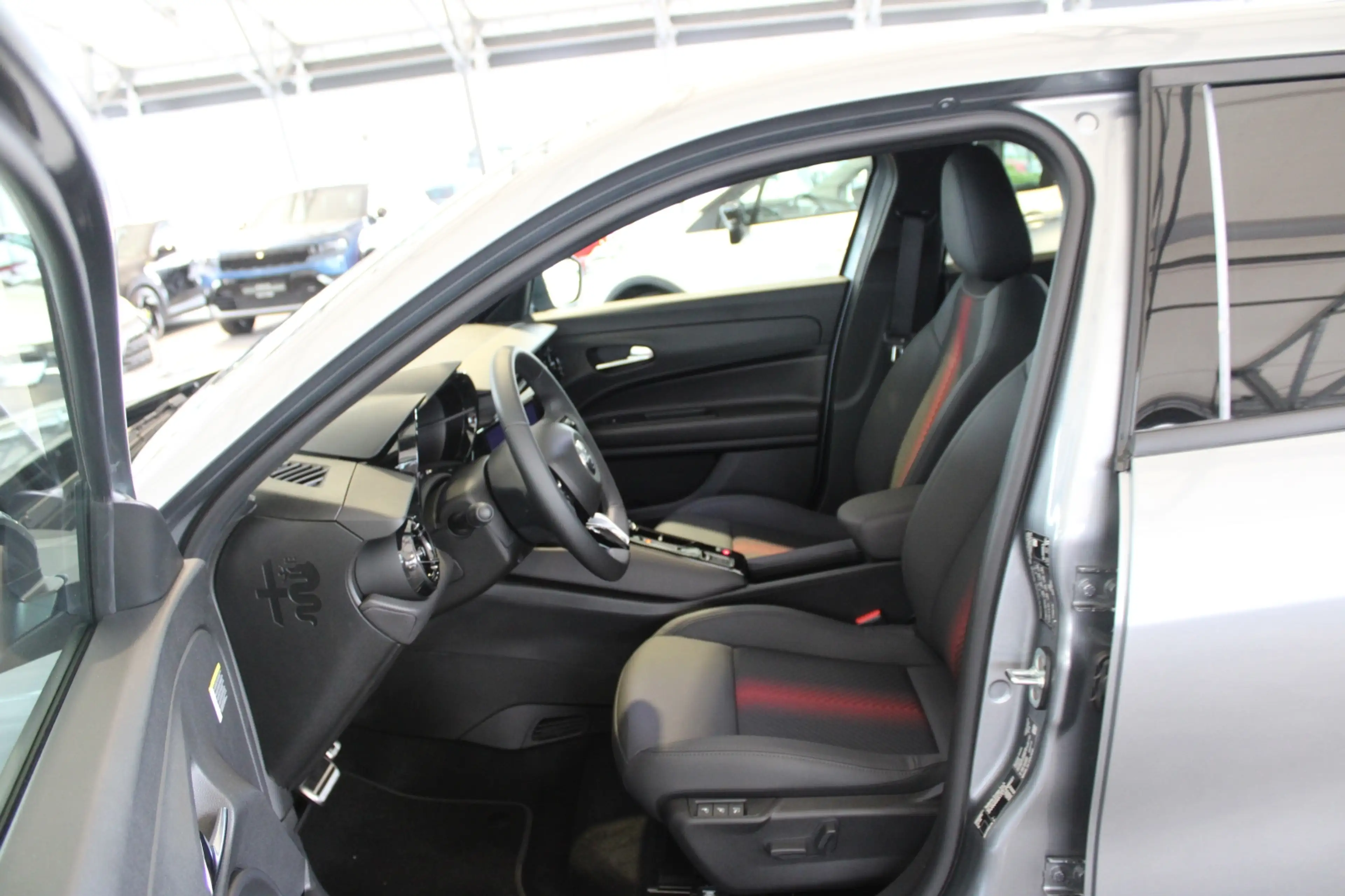Alfa Romeo Junior Junior Q4 Ibrida 145 TI — photo 4
