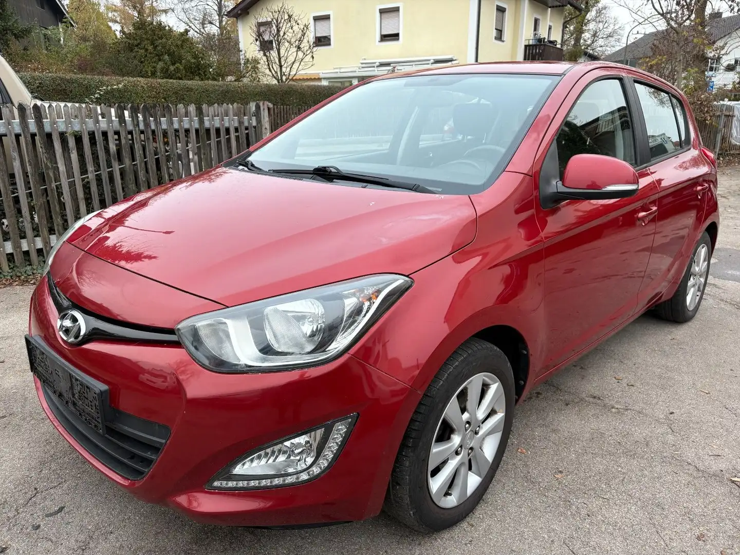 Hyundai i20 1.2 *Klimaanlage* Rojo - 1
