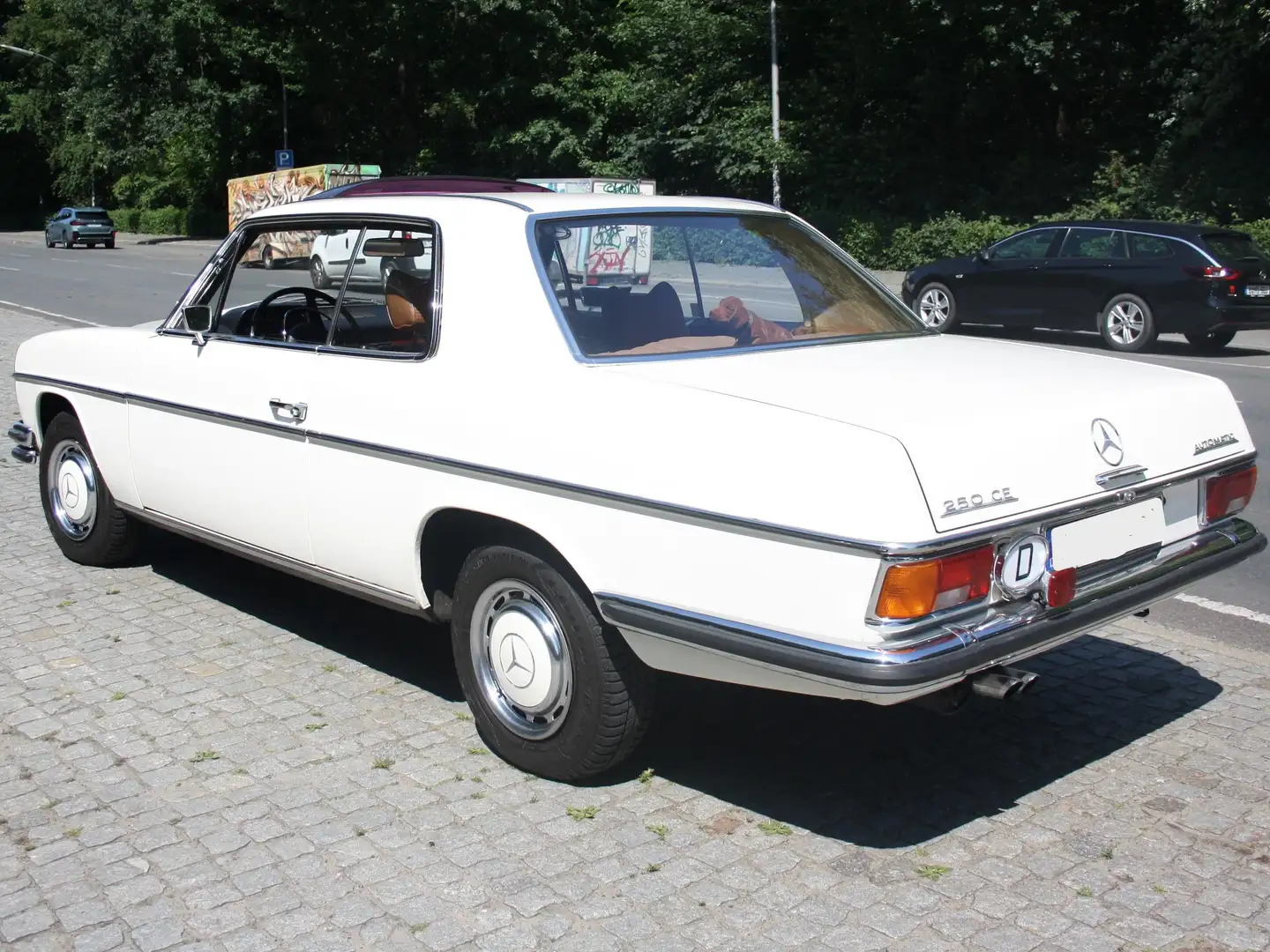 Mercedes-Benz W 114/115 Strich-Acht Mercedes-Benz 250 CE Coupé  W114 / 8 Coupé Weiß - 2