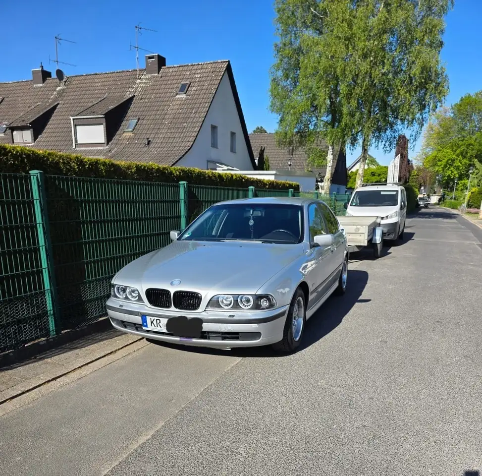 BMW 520i, foto 1