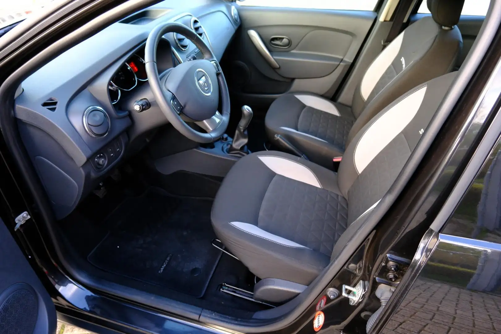 Dacia Sandero 0.9 TCe Stepway Lauréate *69.200km!* Navi|Airco|Cr Zwart - 2