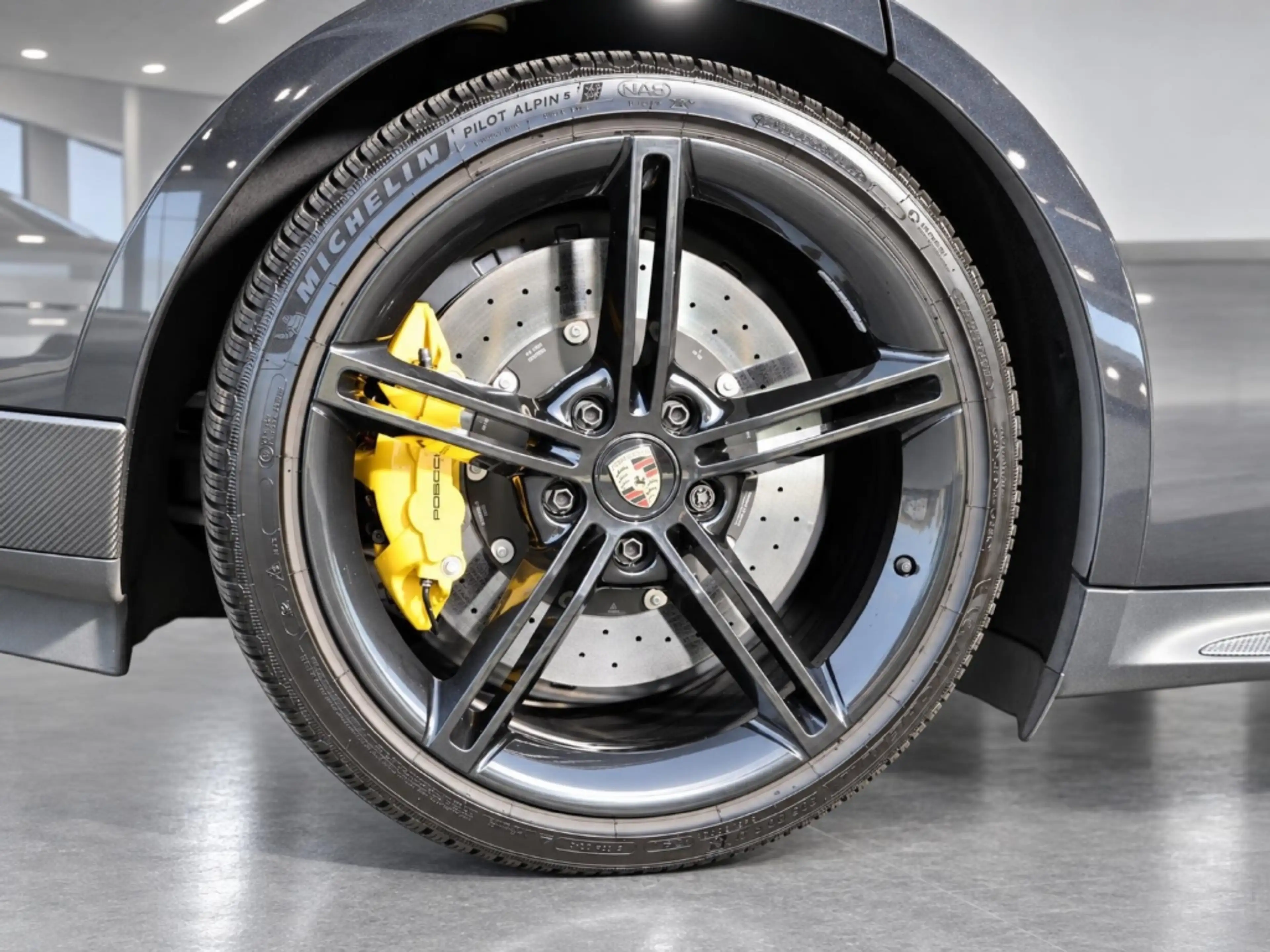Porsche Taycan Turbo S — photo 8