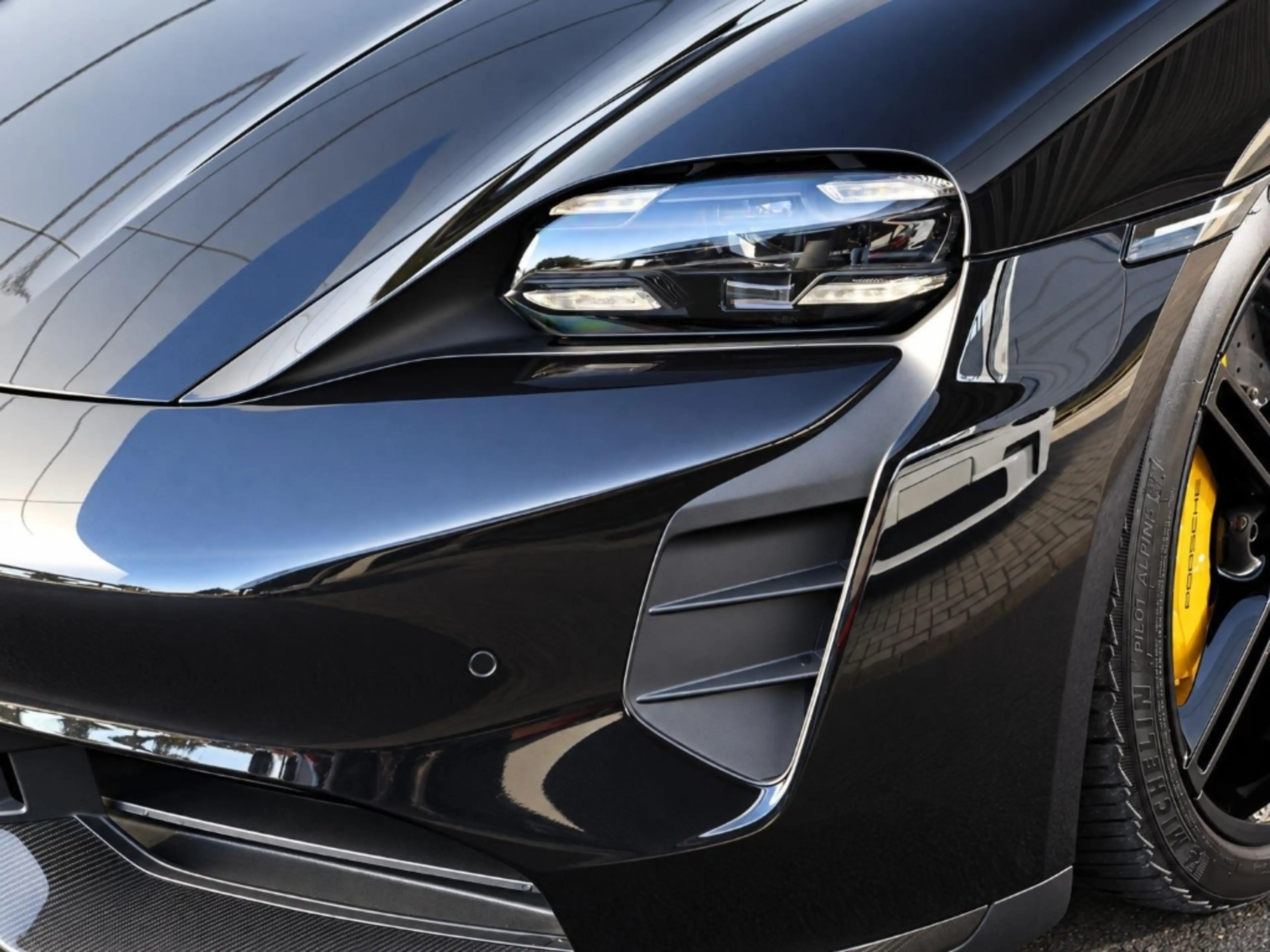 Porsche Taycan Turbo S — photo 9