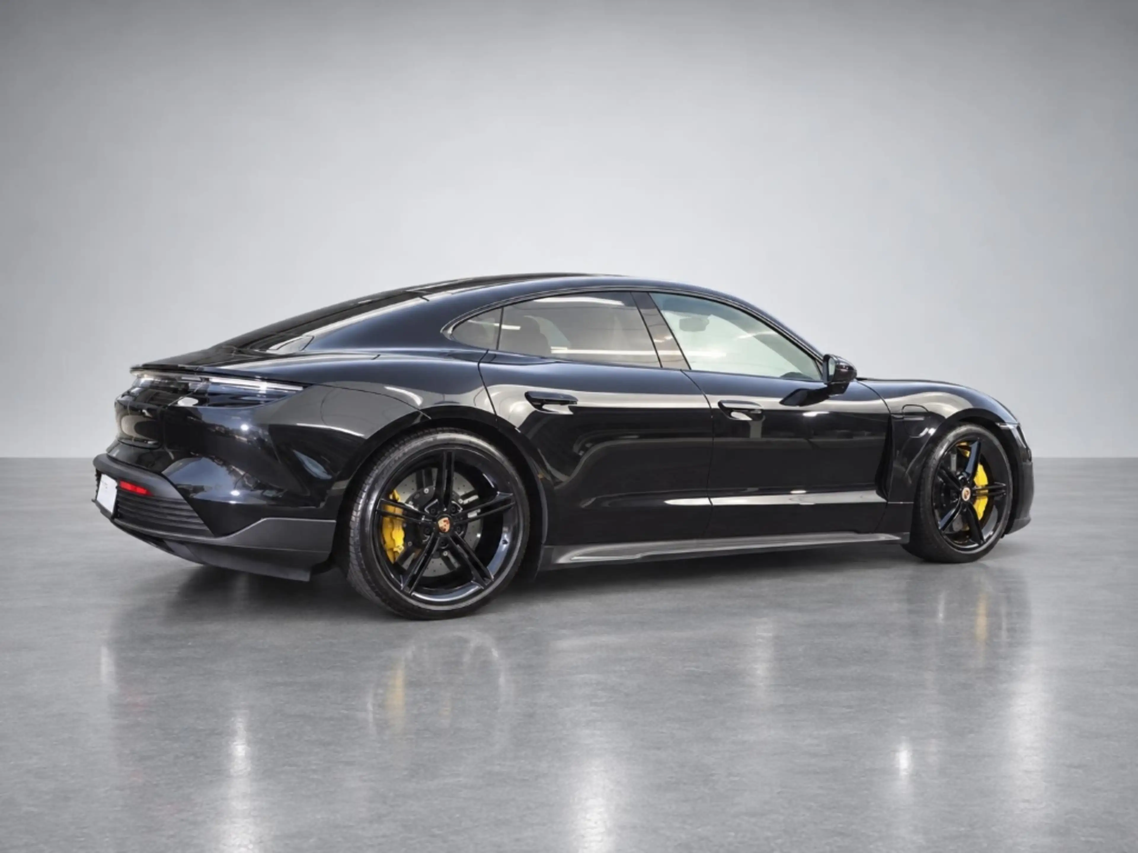 Porsche Taycan Turbo S — photo 2