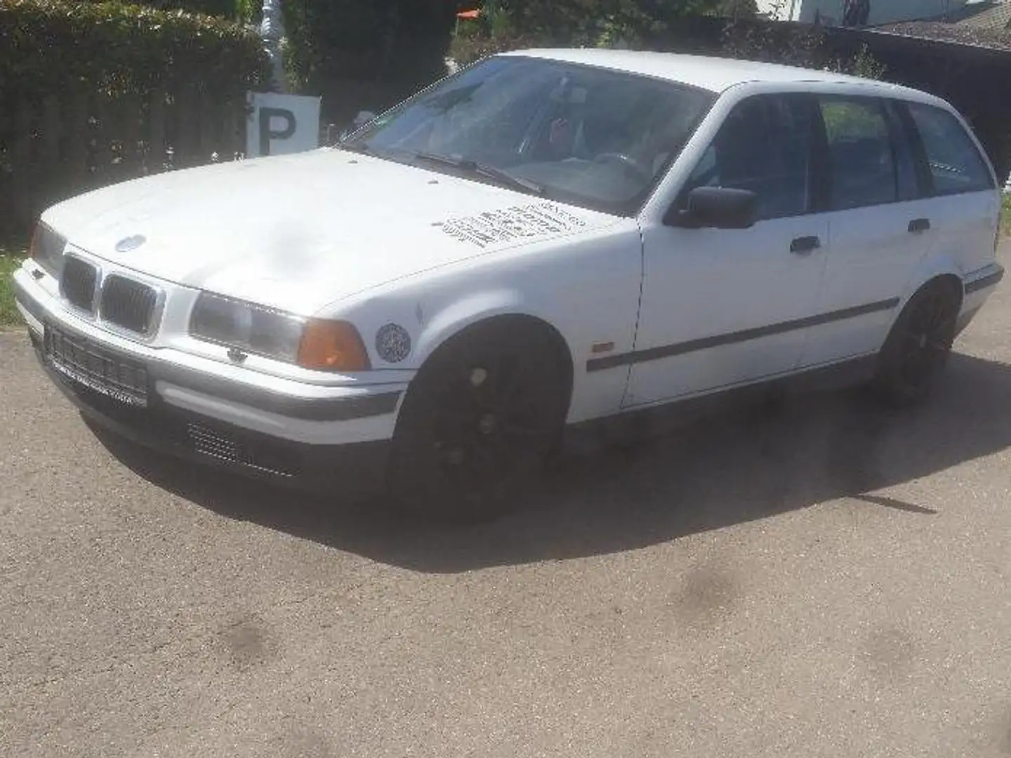 BMW 320 320i touring Белый - 2