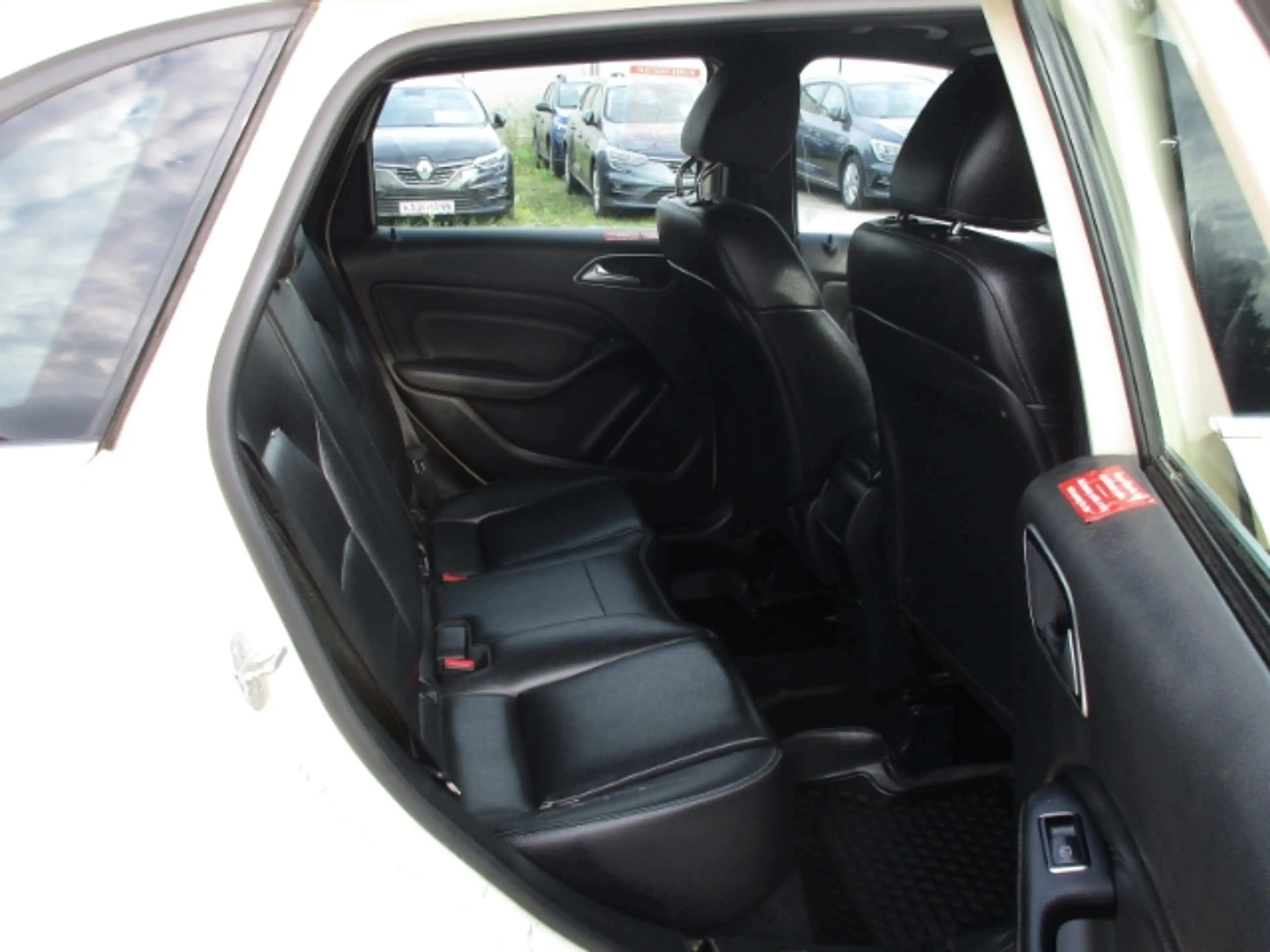 Mercedes-Benz B 180 CDI d 1 Hand Fahrerprofil SHZ Keyless Start Parkle — photo 4