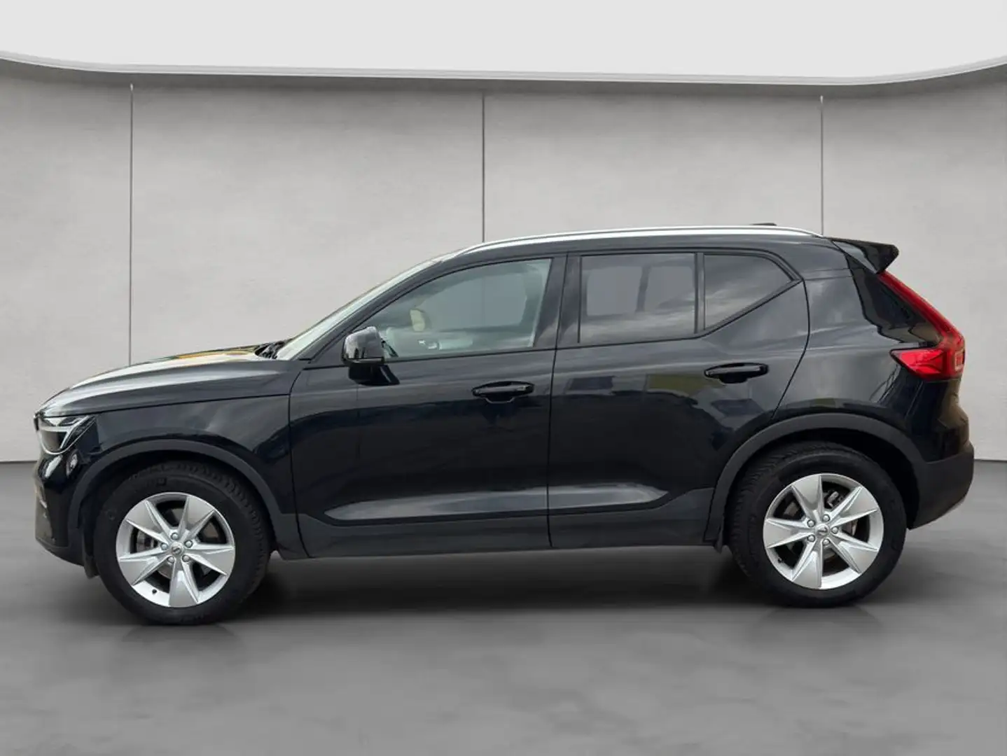 Volvo XC40 XC40 B3 Aut LED Google-Maps Kamera PDCv+h AHK Schwarz - 2