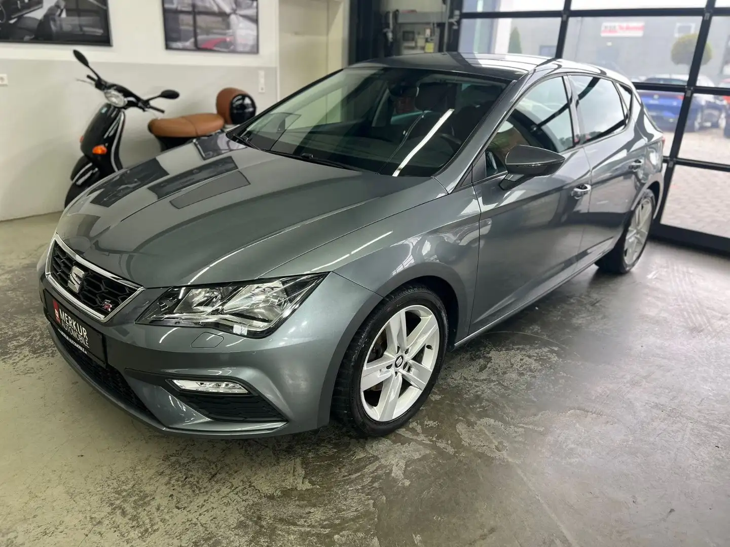 SEAT Leon 1.4 TSI DSG FR+Navi+Full-Link+PDC+SHZ+17" Gris - 1