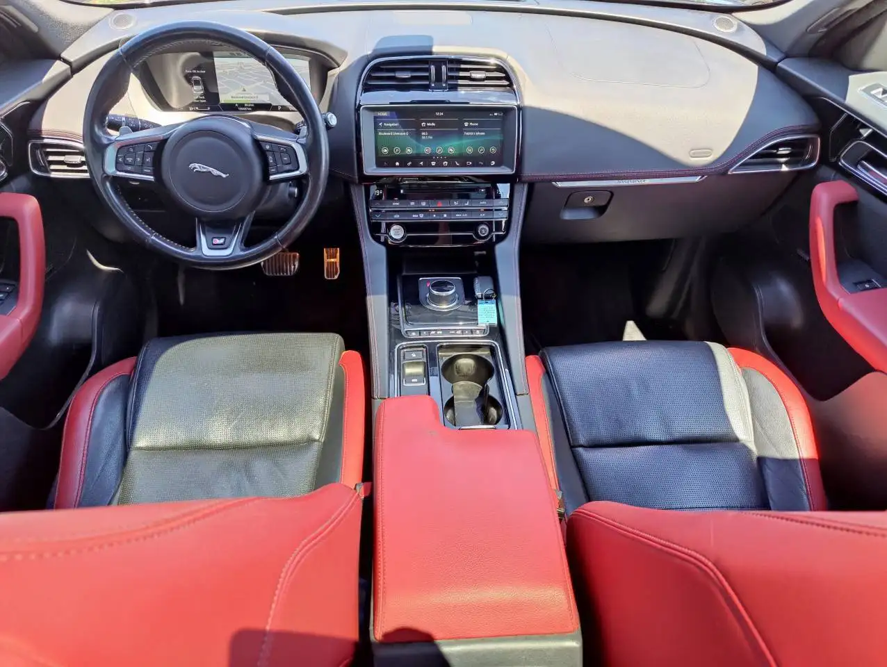 Jaguar F-Pace снимка Jaguar F-Pace